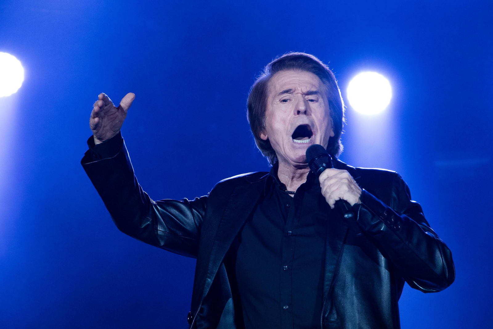 El artista de Linares hizo otra exhibición de fuerza en Granada.