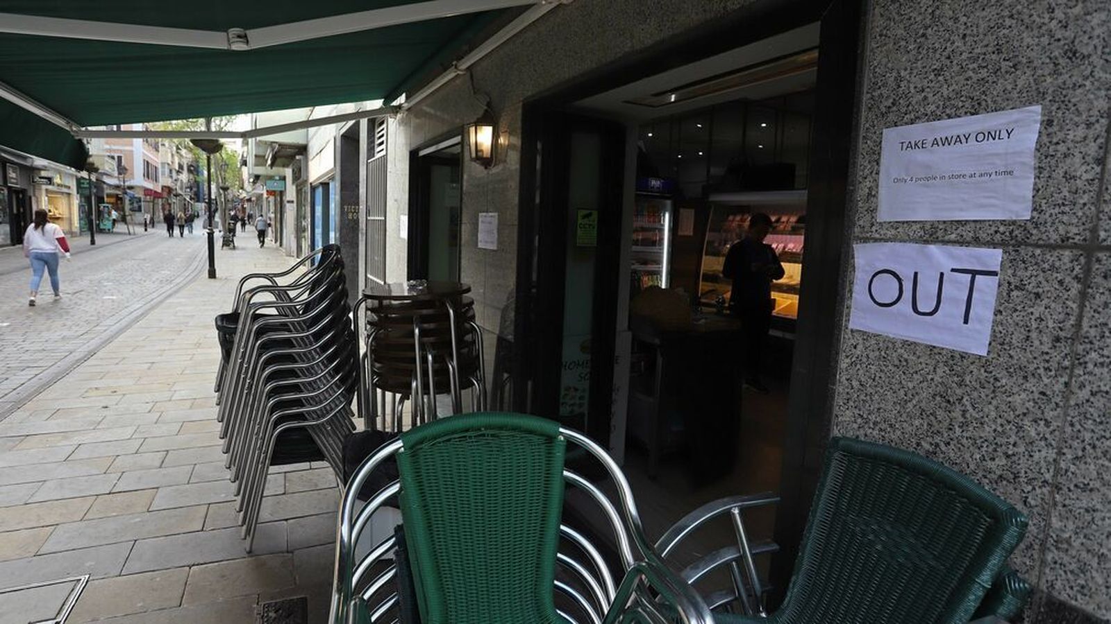 Un establecimiento de comida para llevar de Gibraltar advierte a sus clientes de que deben permanecer fuera