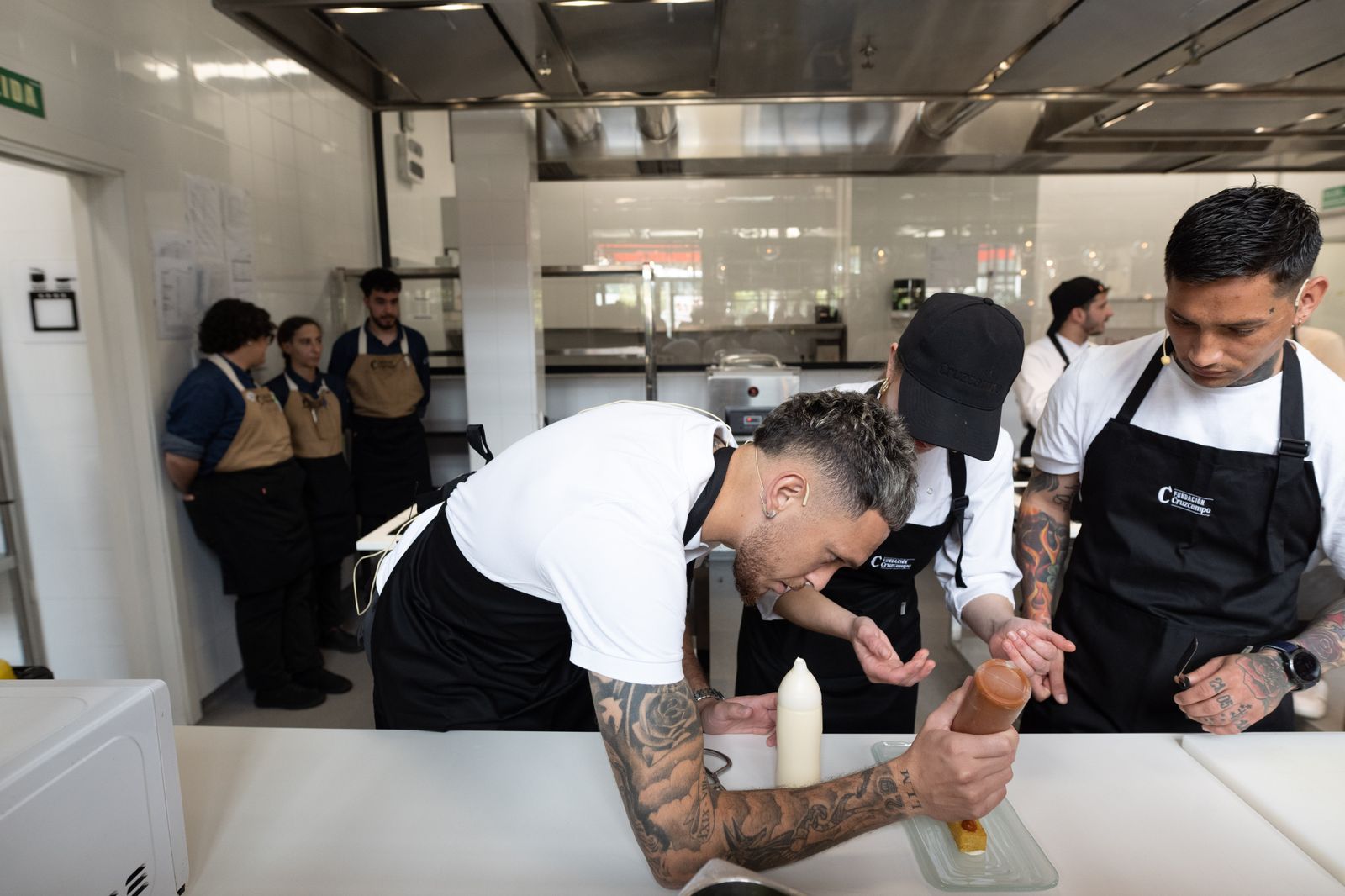 Las fotos de jugadores del Betis y del Sevilla en la Cruzcampo