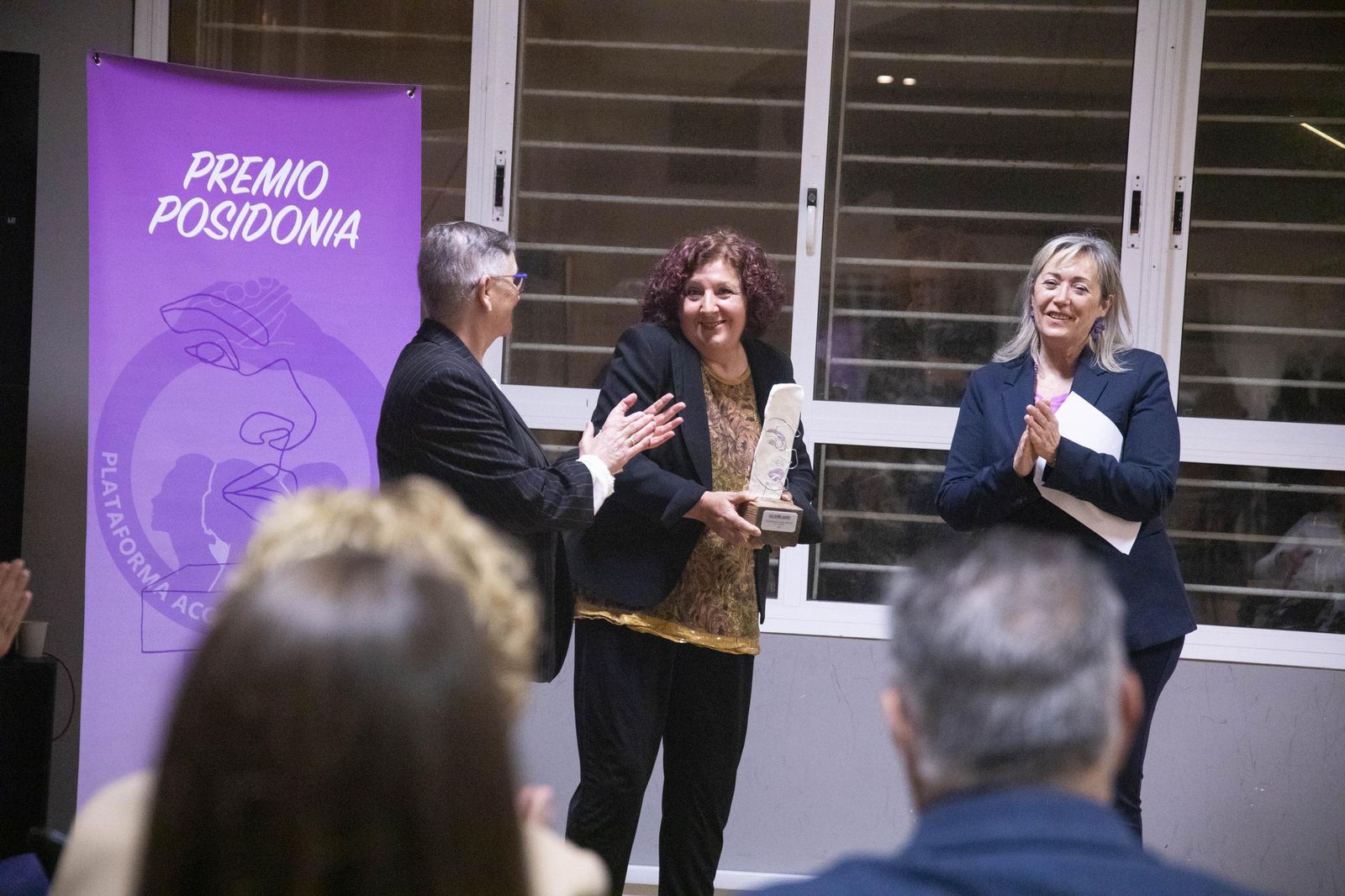 La Plataforma de Acción Feminista en Almería rinde homenaje a las mujeres de la Desbandá con su II Premio ‘Posidonia’ a Loli Sierra, vicepresidenta de la Asociación Memorialista de la Desbandá, en imágenes