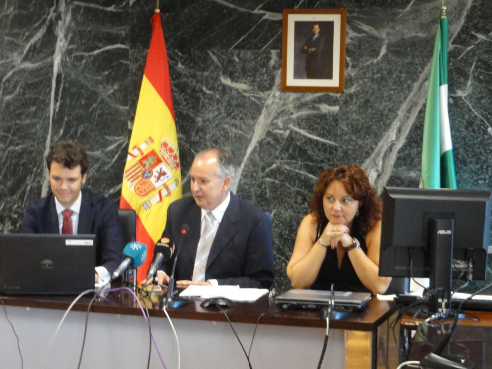 A la izquierda, David Villagrá, junto al hasta ahora juez decano, Luis Miguel Columna Herrera.