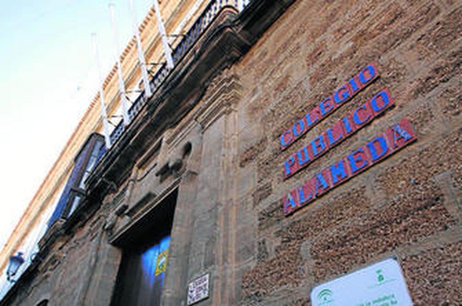 Vista de la fachada del colegio Alameda.