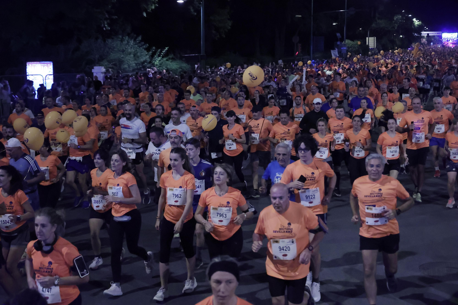 Búscate en la Carrera Nocturna de Sevilla (1)