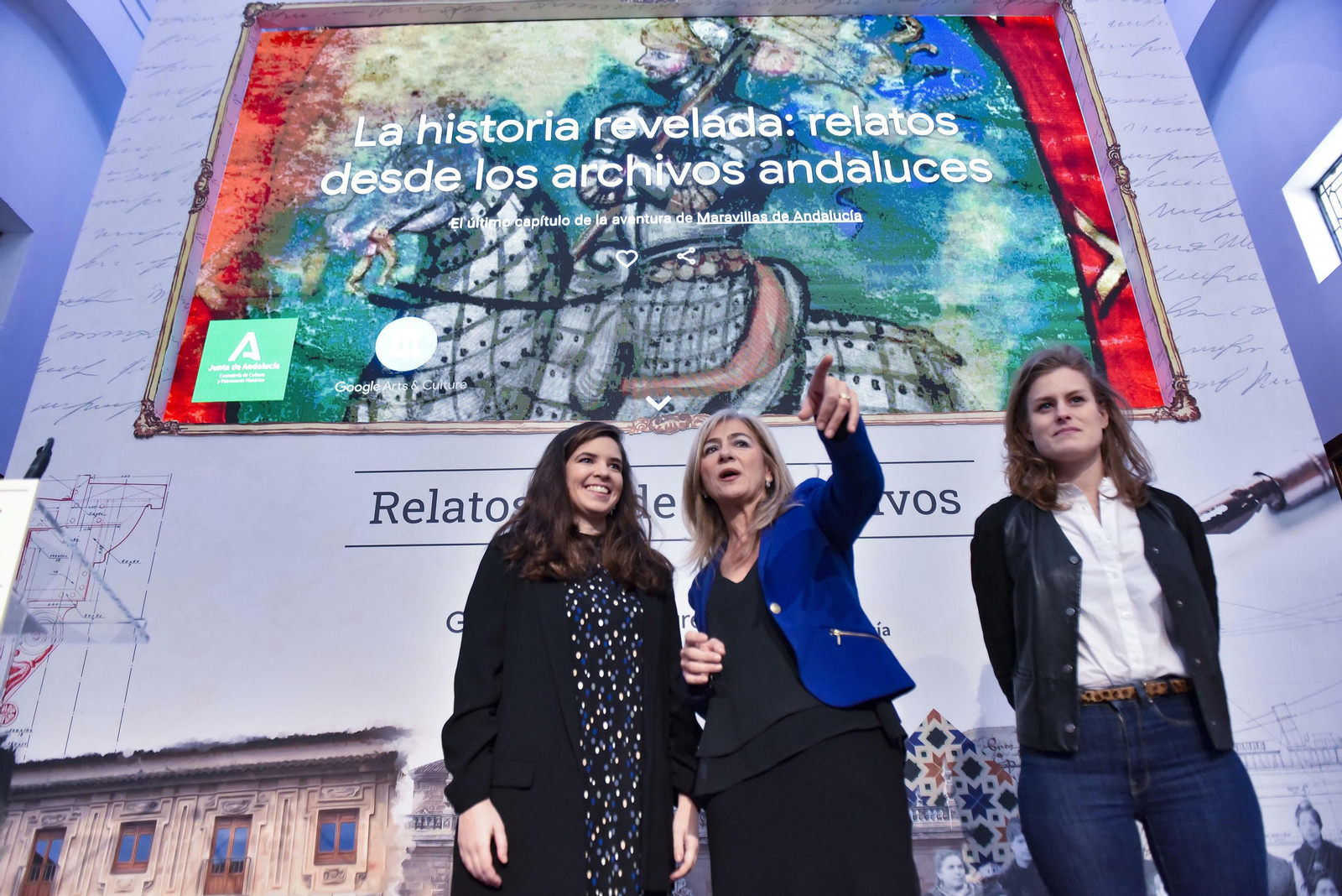 Patricia del Pozo presentando el proyecto en el CAAC junto al equipo de Google Arts.