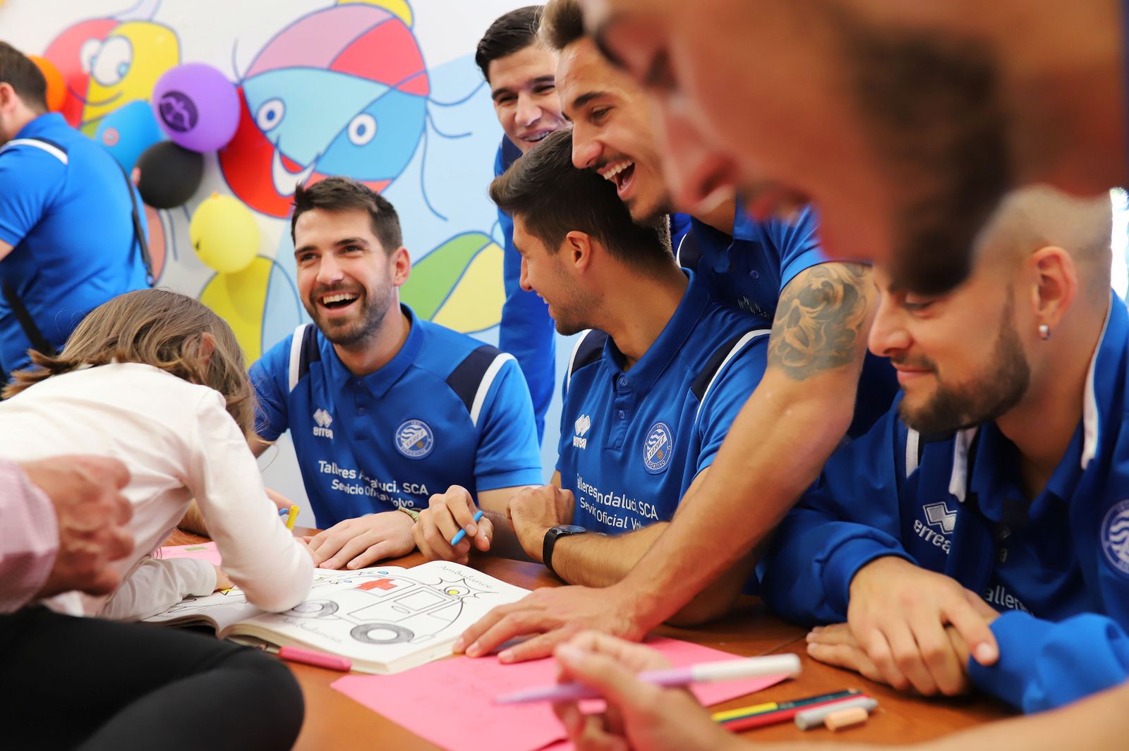 Enrega de regalos a los niños del Hospital del Xerez DFC