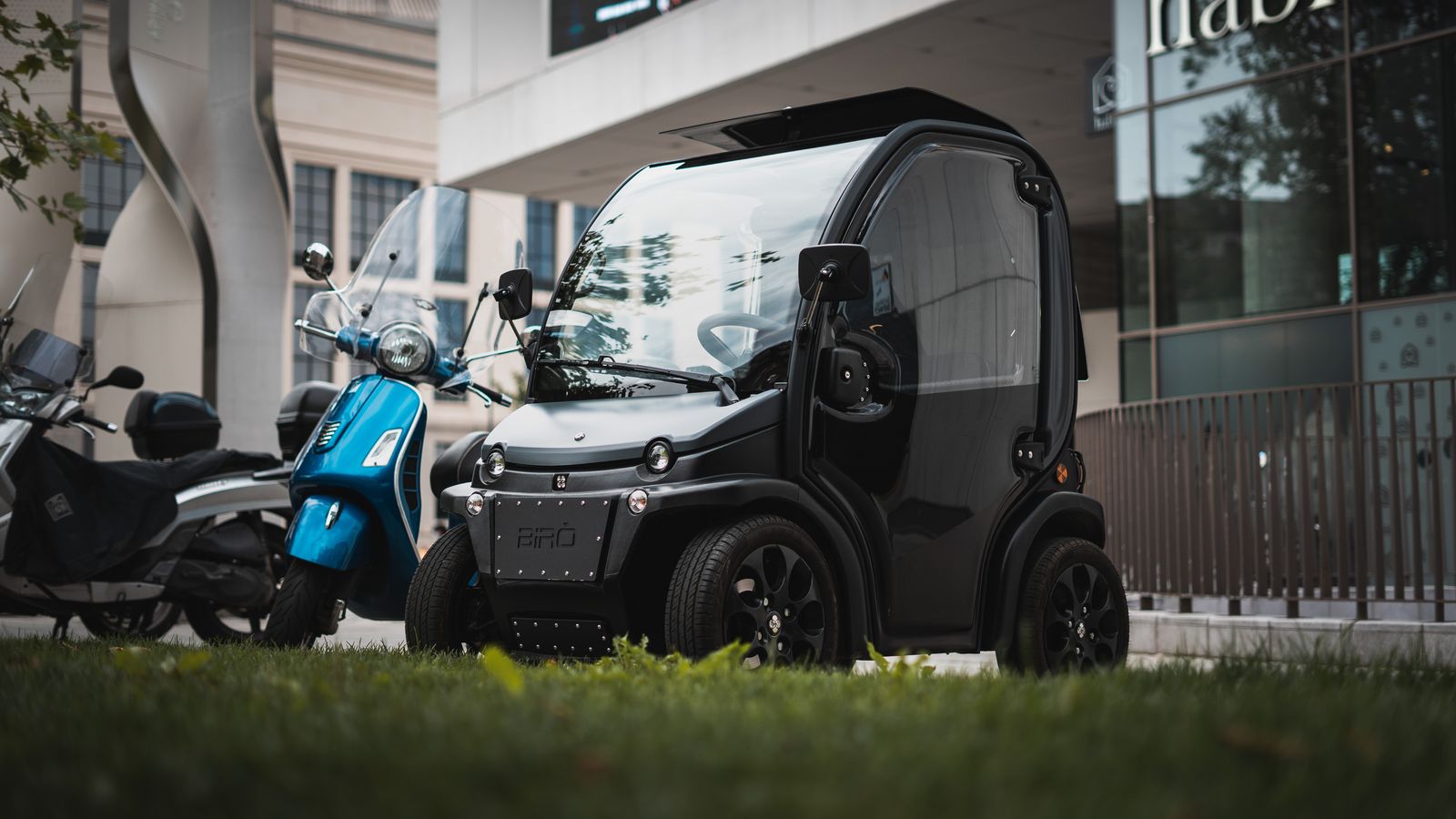 Las baterías extraíbles pueden facilitar mucho el día a día con el Biró porque no exigen tener que disponer de un espacio específico con un enchufe donde aparcarlo.