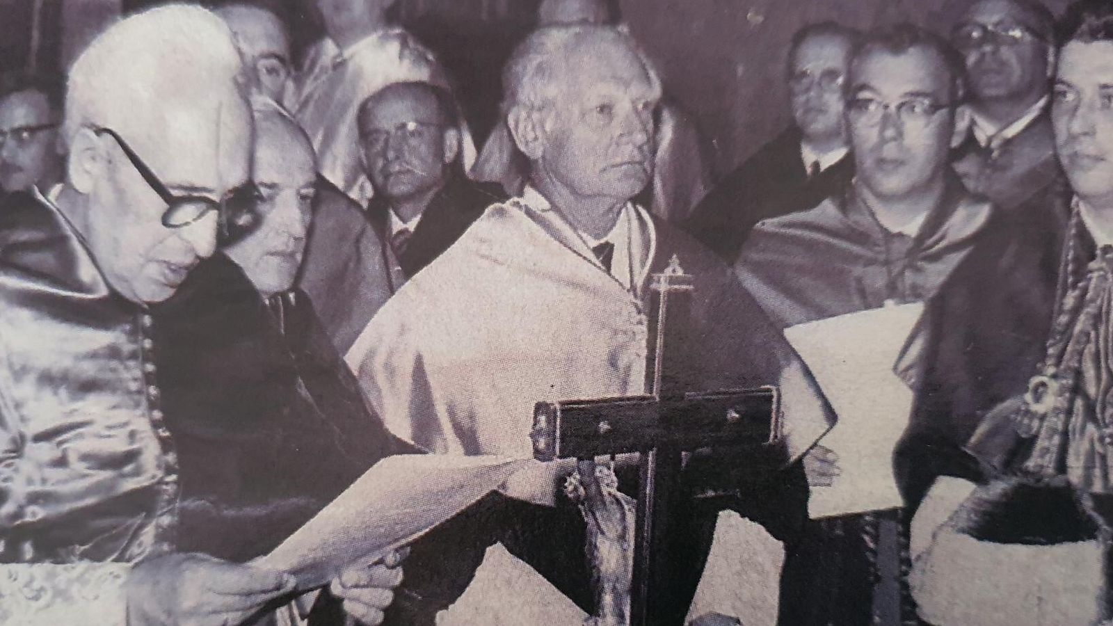 Severo Ocha (a la izquierda), Carl F. Cori (centro)  y el joven Federico Mayor Zaragoza (a la derecha)