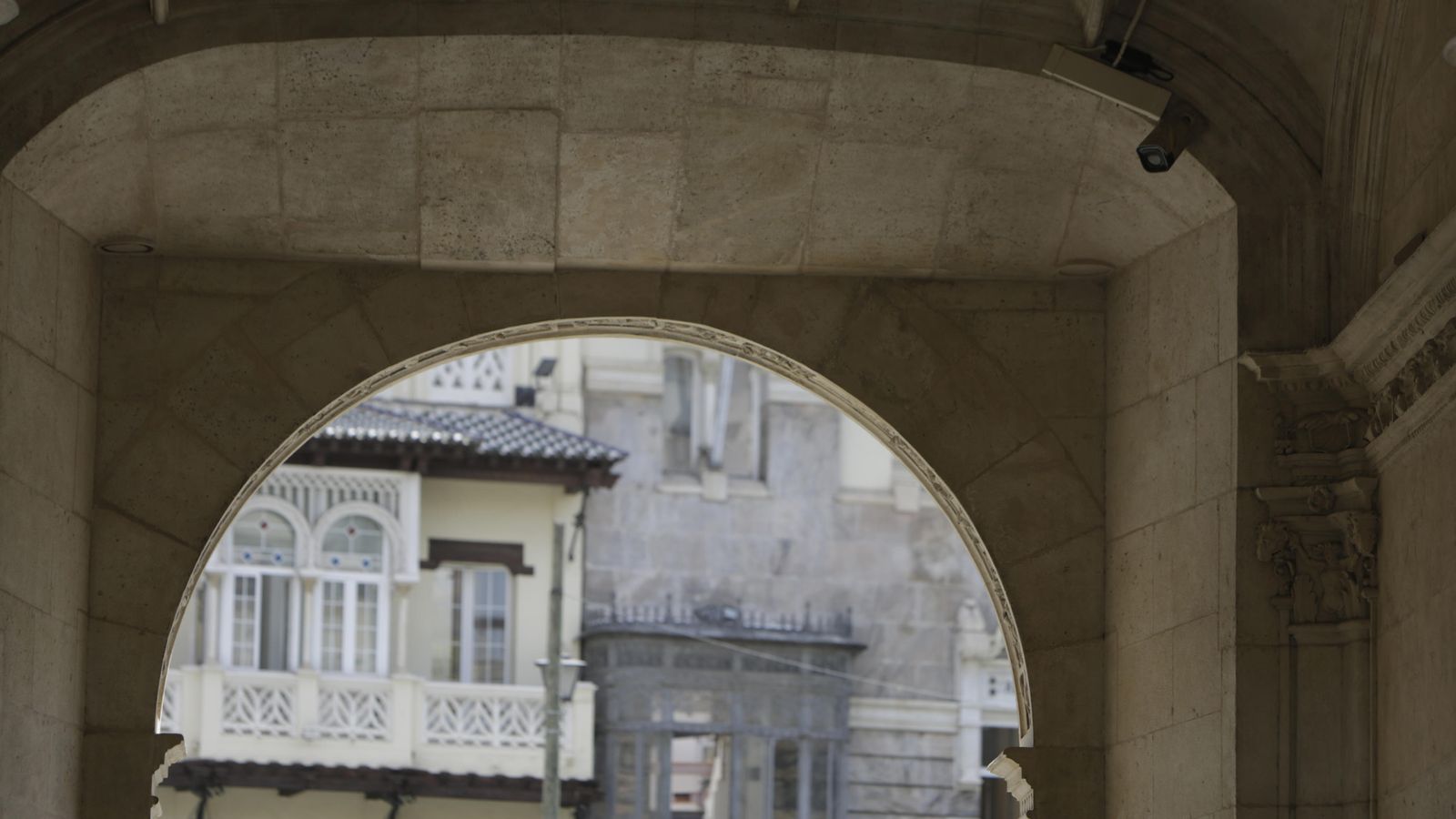 El arquillo, también videovigilado.