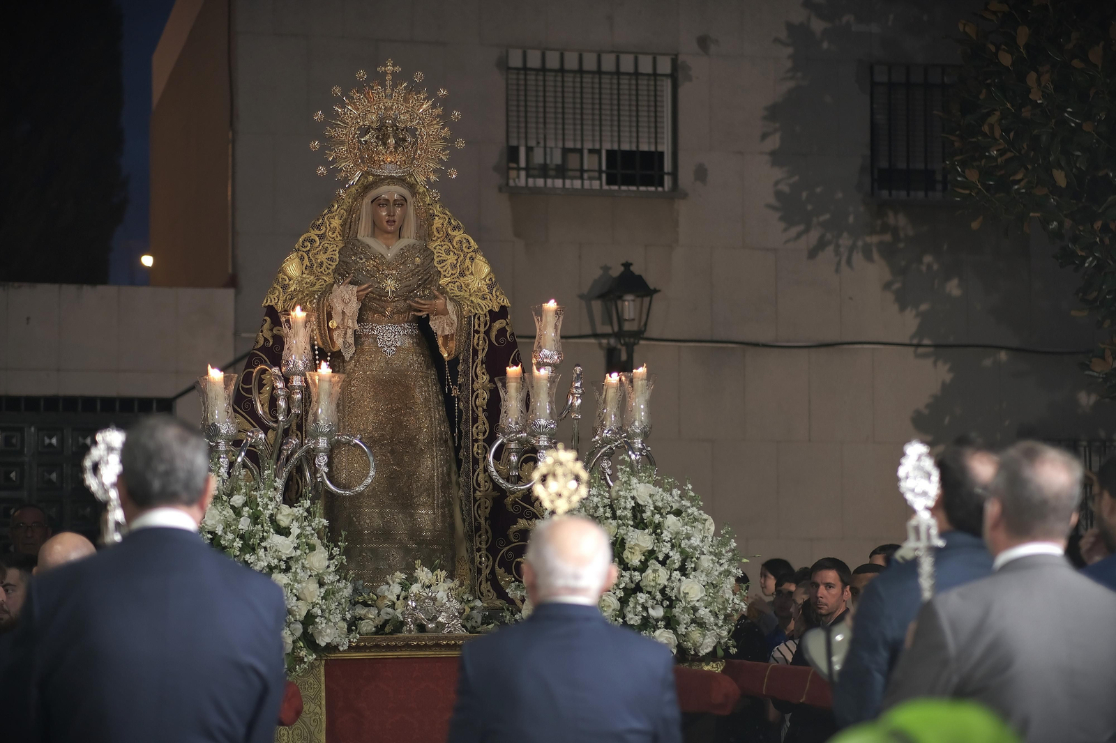 Las imágenes del rosario vespertino de la Virgen del Rosario de San Pablo