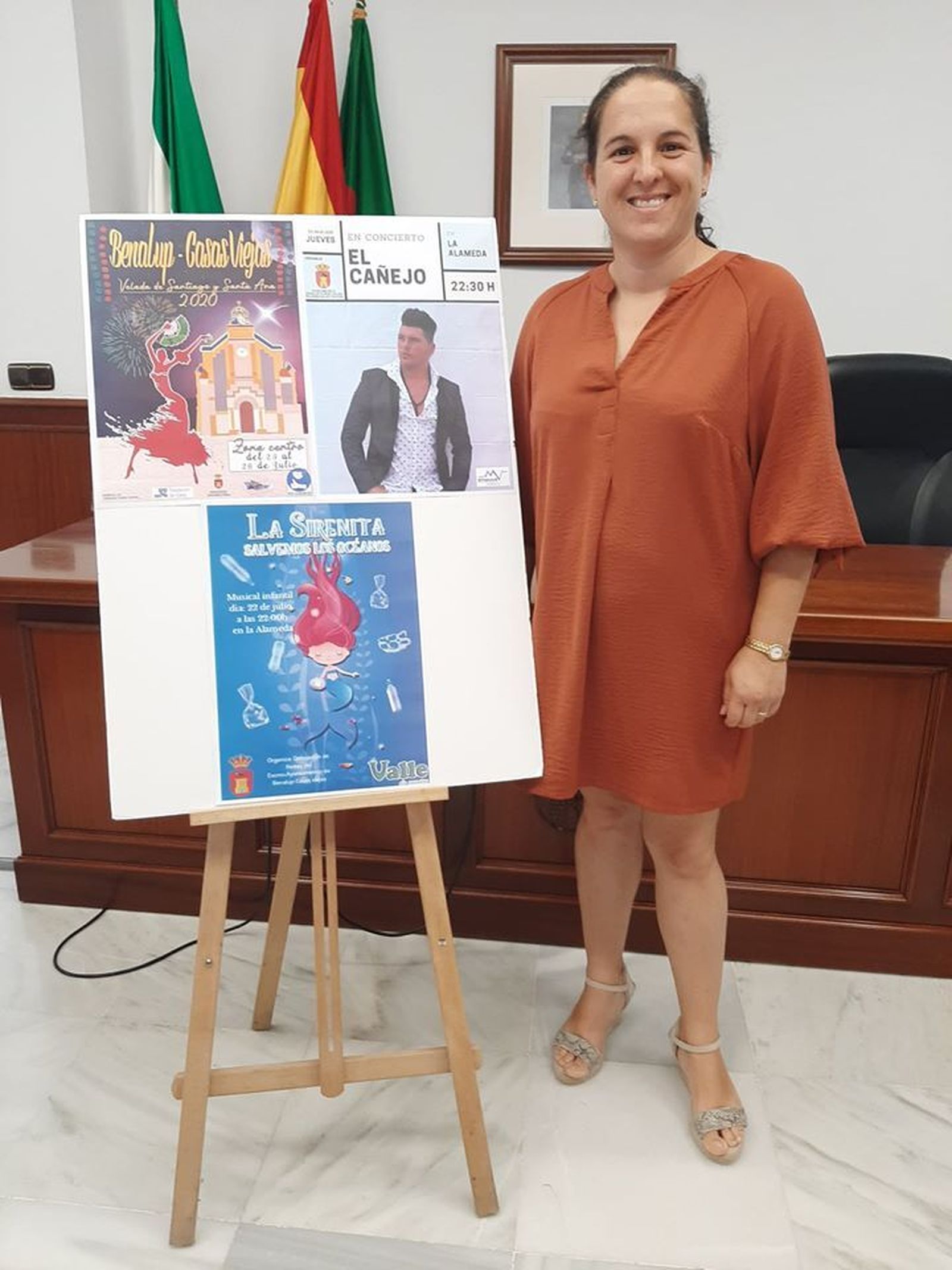 La concejala de Fiestas anunciando las actividades programadas.