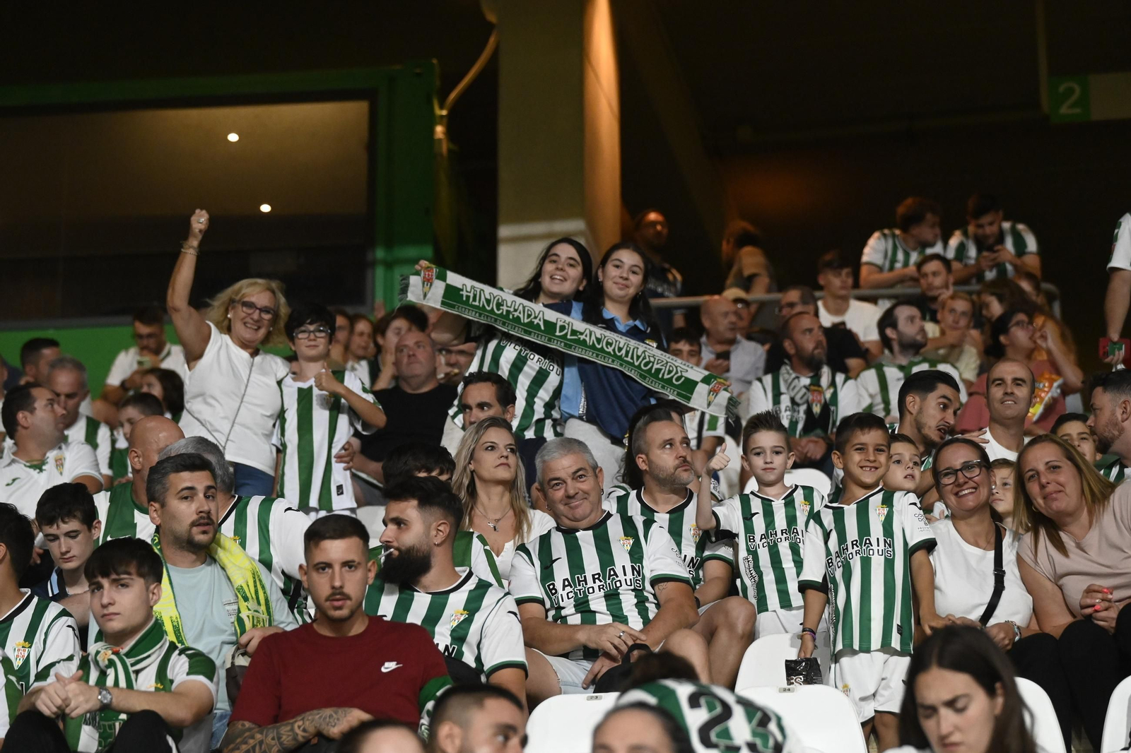 Las mejores fotos del ambiente en El Arcángel para el Córdoba CF - Racing de Santander