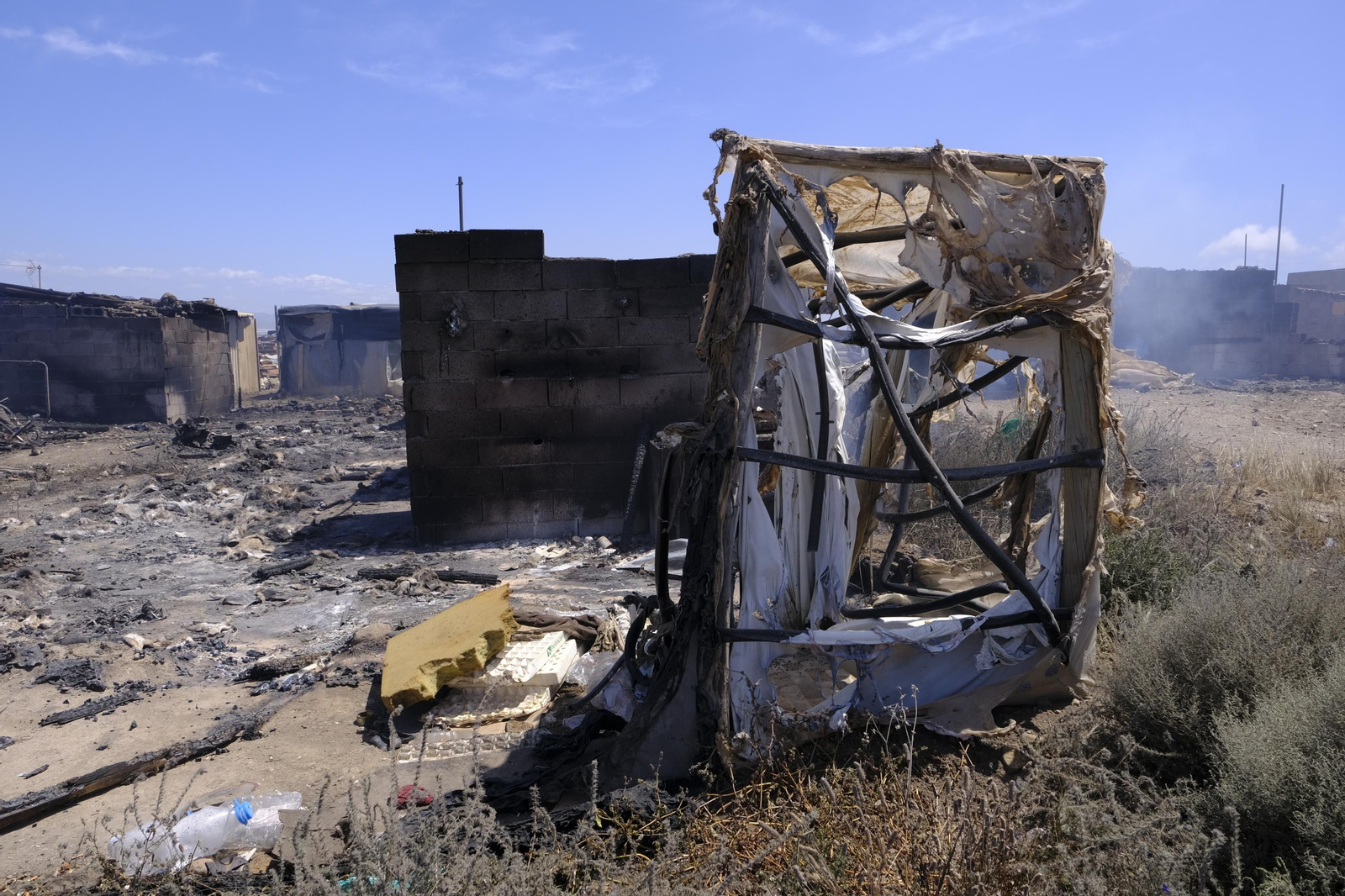 Fotogalería incendio asentamiento de chabolas en Atochares-Níjar (Almería)