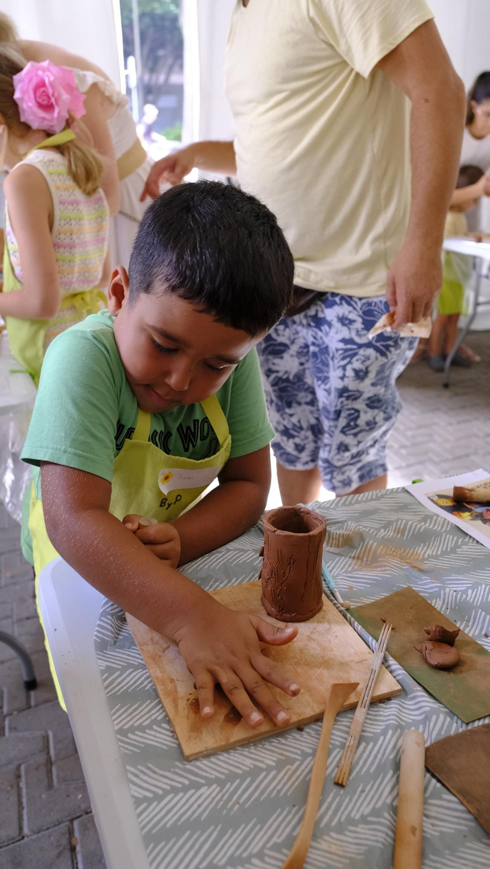 Las imágenes de los talleres familiares de cerámica en la Feria de Almería 2025