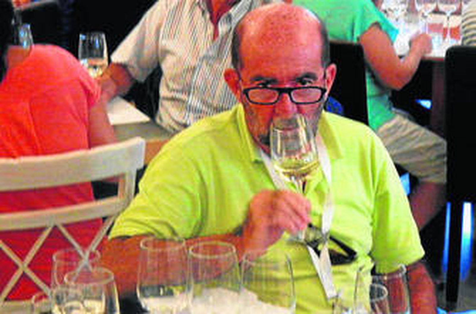 Uno de los asistentes al seminario durante una de las catas.