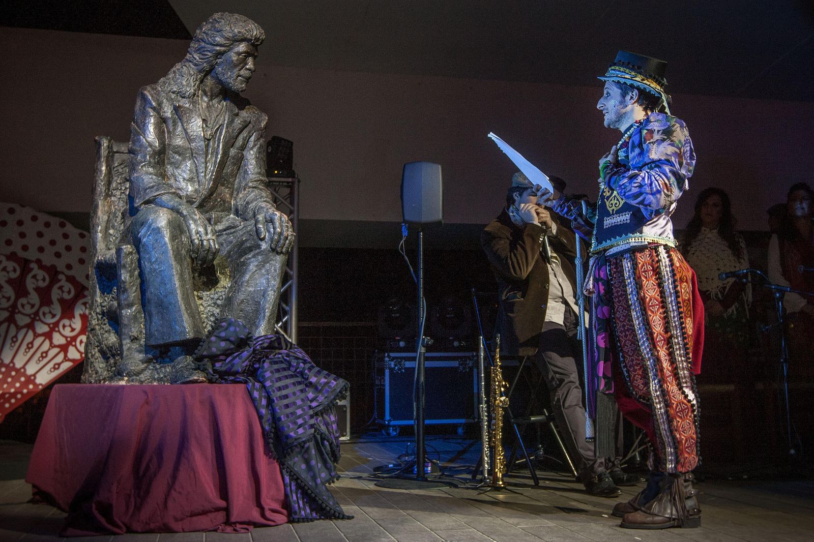Despedida de David Palomar y su gente por bulerías, anoche en el Parque, para cerrar el Pregón del Carnaval.