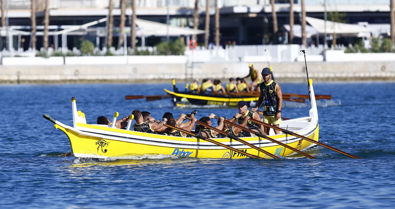 Las fotos de la carrera de jábegas en el puerto de Málaga