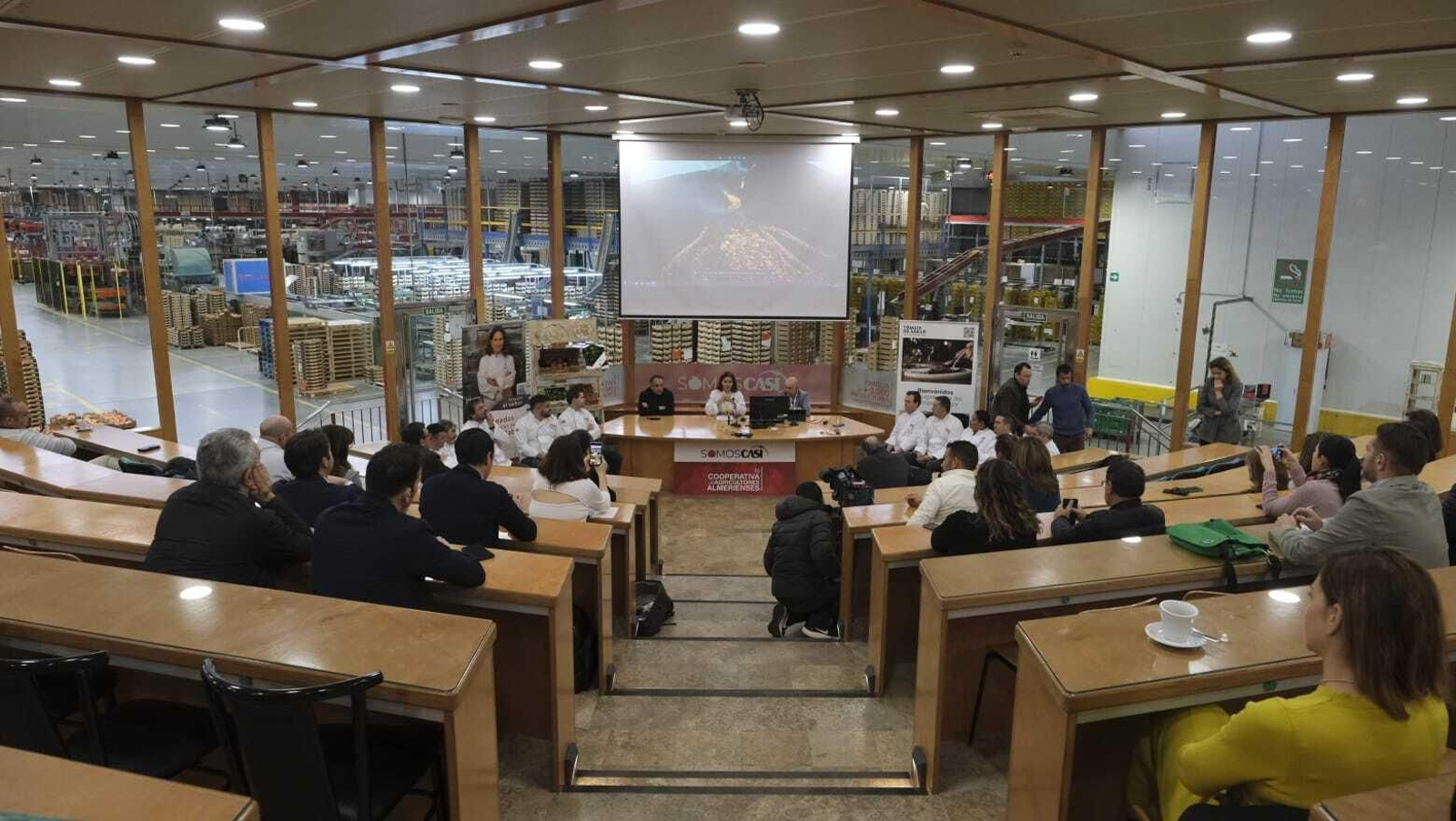 Samantha Vallejo-Nágera presenta la I Jornada del Tomate de Sabor de CASI (Almería)