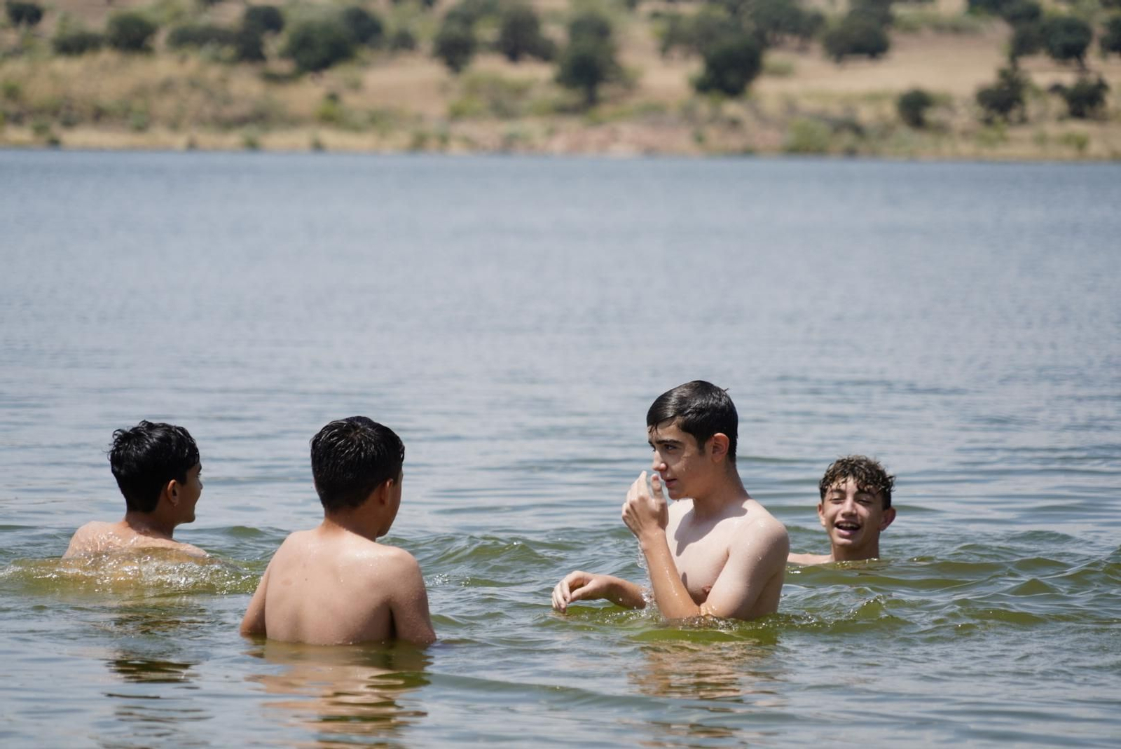 El inicio de la temporada de baño en la playa de La Colada, en fotografías