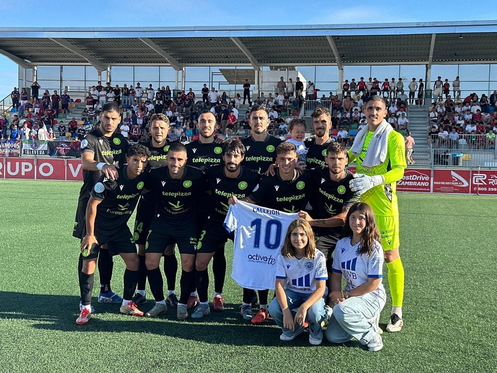 El Extremadura sufrió la primera derrota en Lebrija, donde no estuvo Juanmi Callejón por el fallecimiento de su hermana.