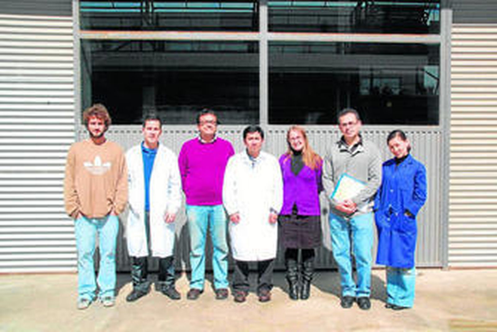 El responsable del grupo de investigación de la UAL Antonio Romerosa con parte del equipo.