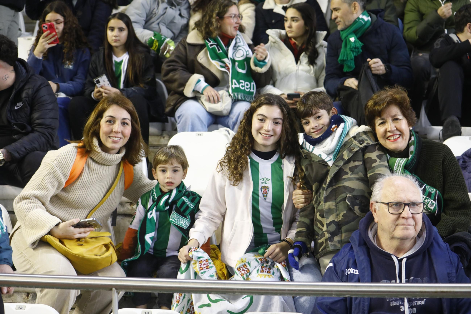El vibrante ambiente en El Arcángel para el Córdoba CF - Sporting de Gijón