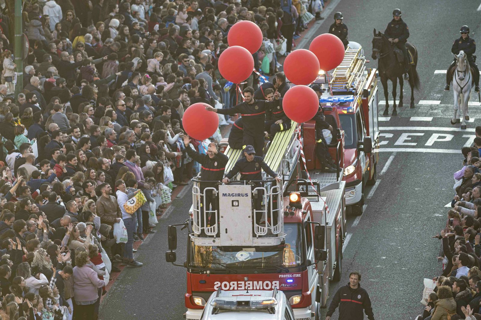 La Cabalgata de los Reyes Magos de Sevilla, en imágenes