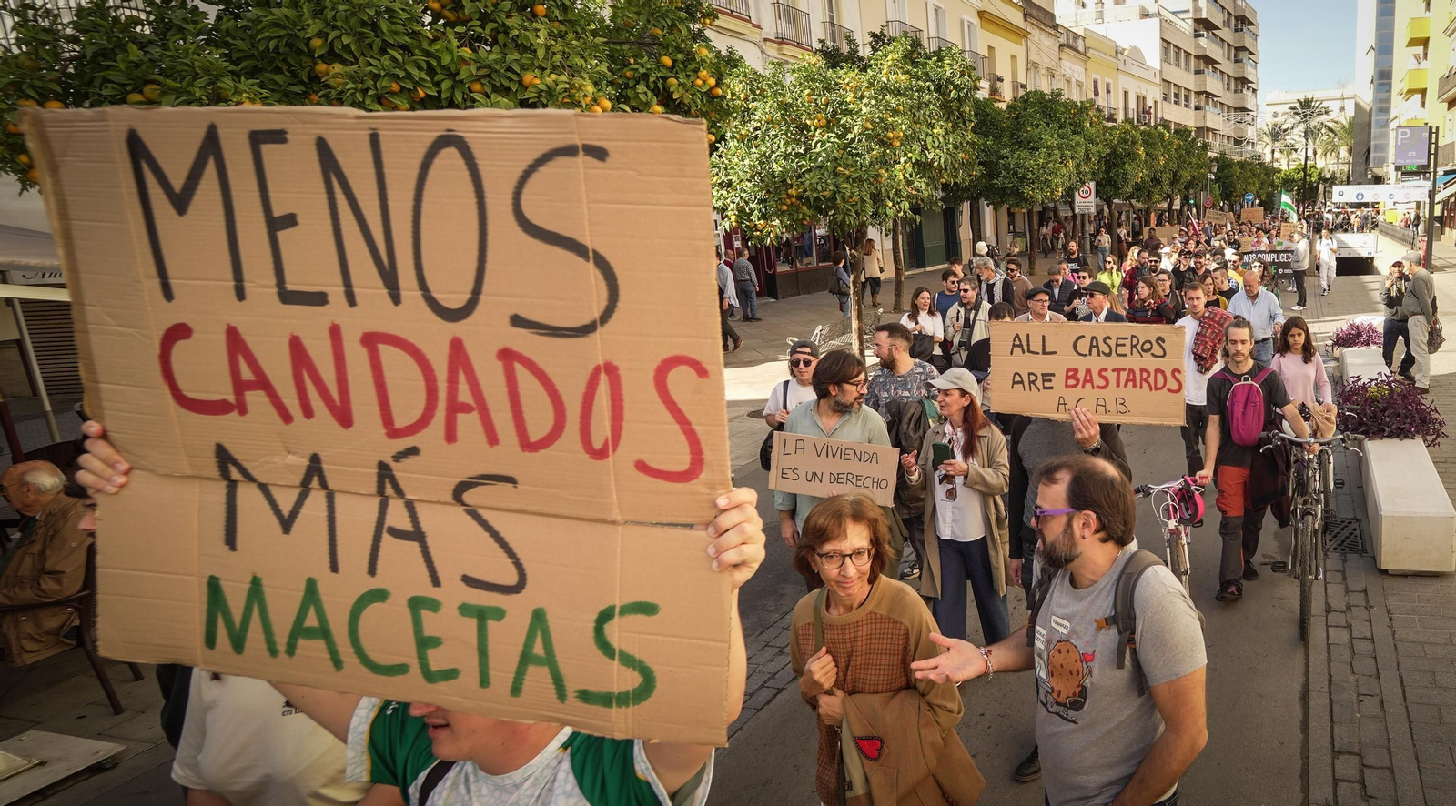Imágenes de la numerosa participación en la manifestación 'Jerez por la Vivienda'