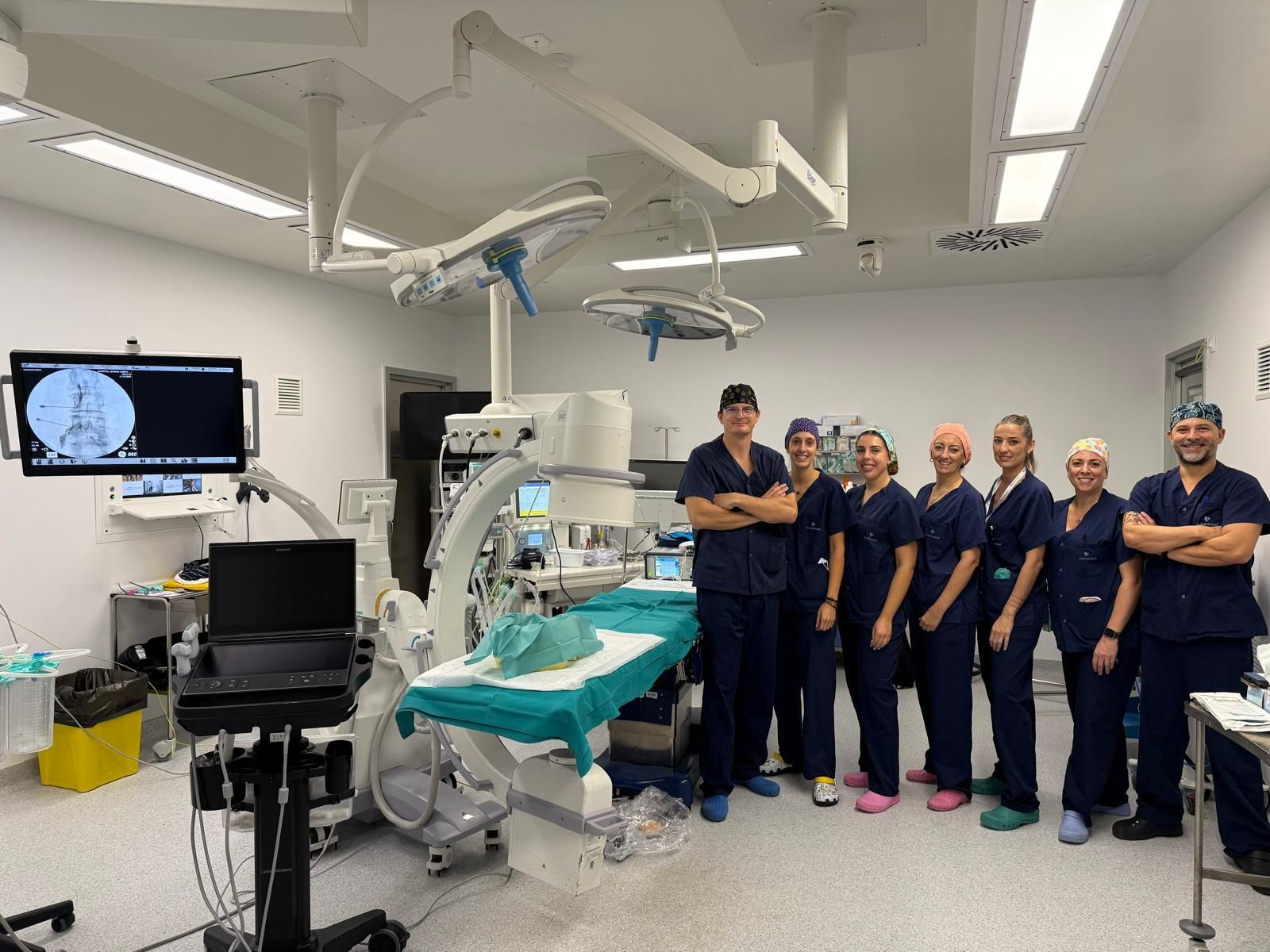 El doctor Juvin y su equipo.