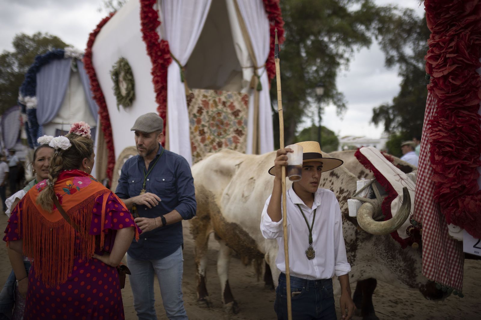 El Rocío 2023: Imágenes de ambiente en la aldea durante la presentación de las Hermandades