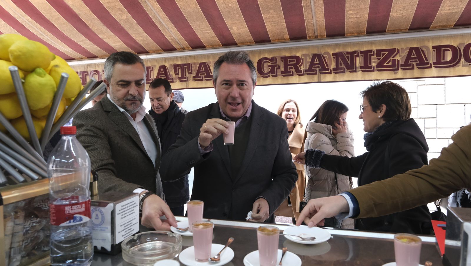 Imágenes de la visita del Secretario General del PSOE-A, Juan Espadas, a Almería.