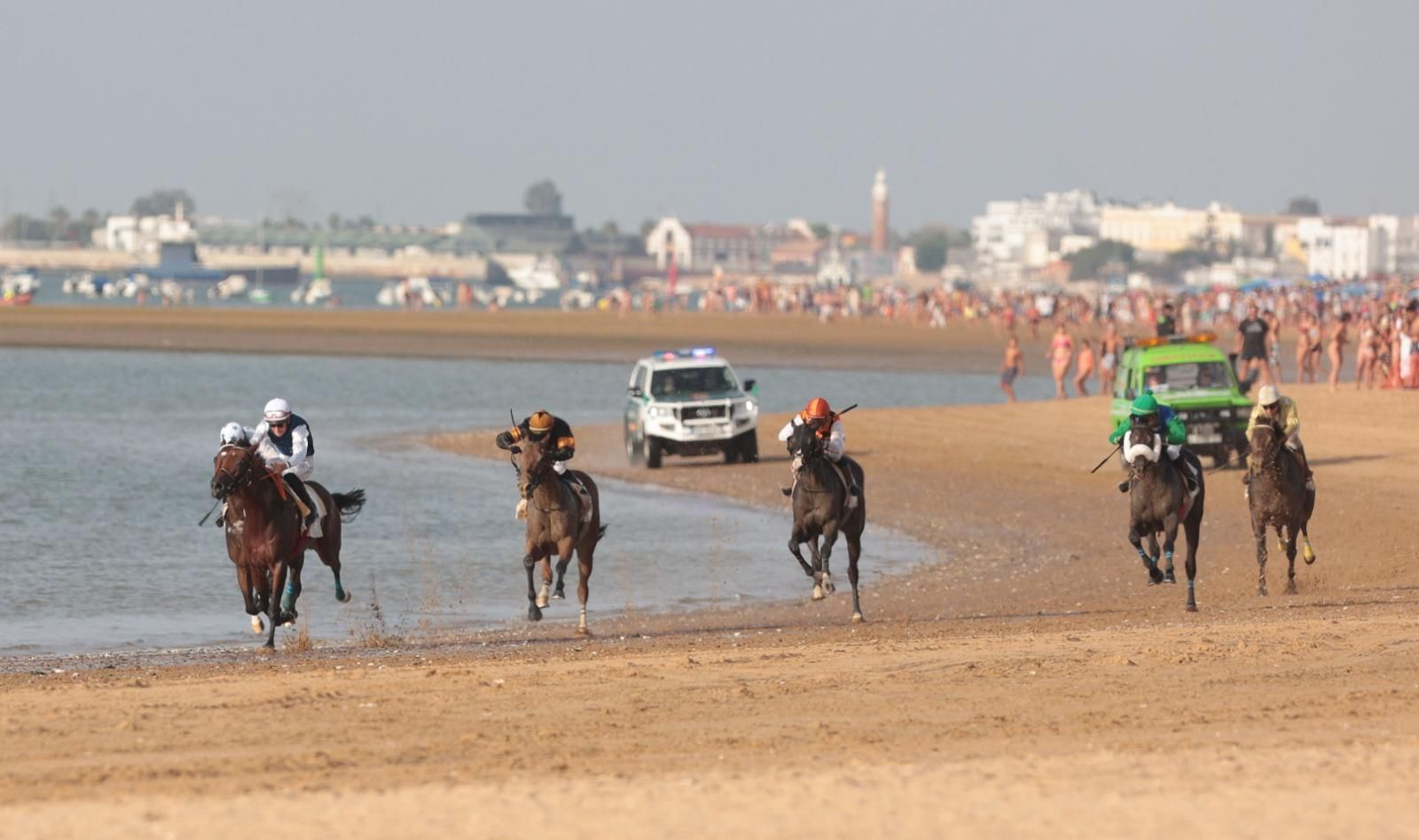 Imágenes del primer día de las Carreras de Caballos de Sanlúcar 2025