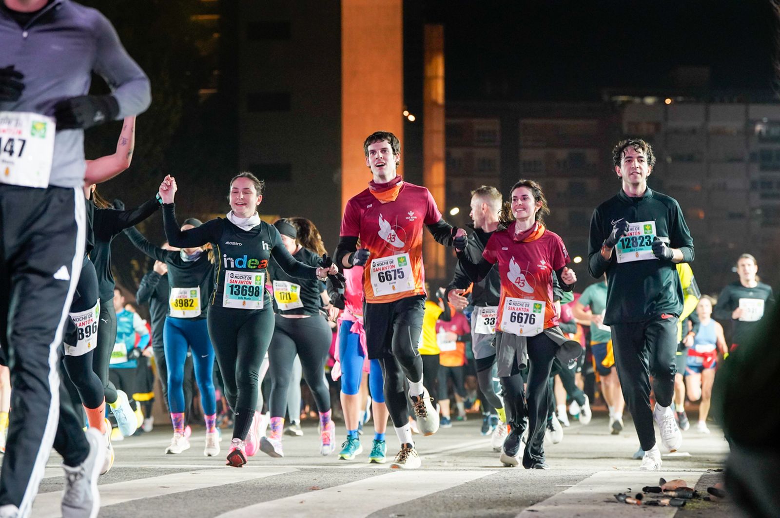 En imágenes: búscate en tu llegada a meta de la Carrera de San Antón 2026 (16)