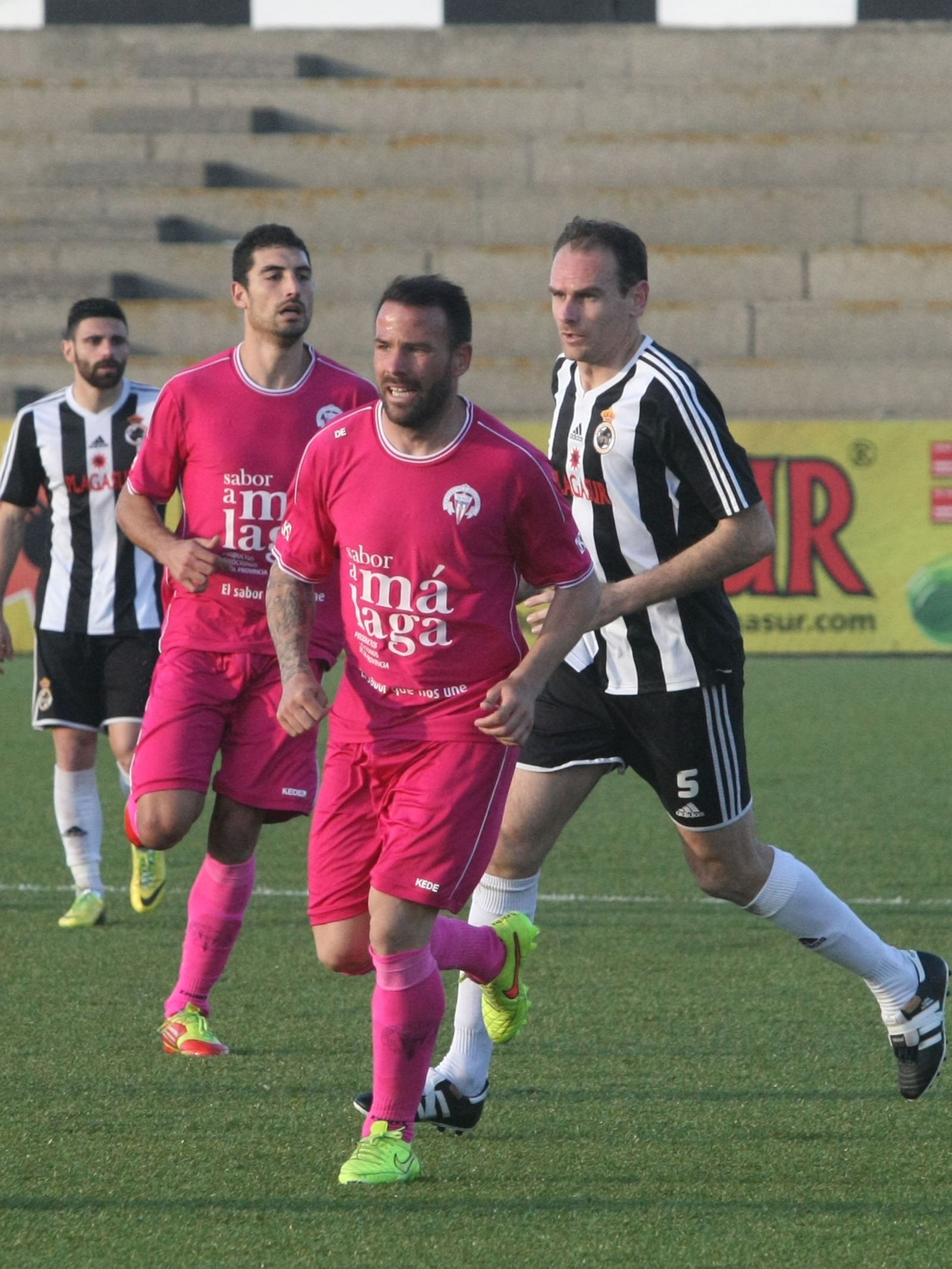 Apoño, con la camiseta de El Palo, en una foto de archivo.