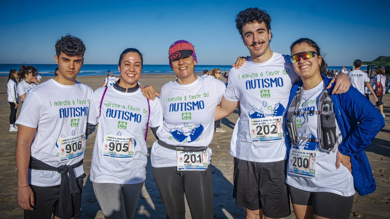 Búscate entre las imágenes de la  ‘I Marcha a favor del autismo’ en Cádiz
