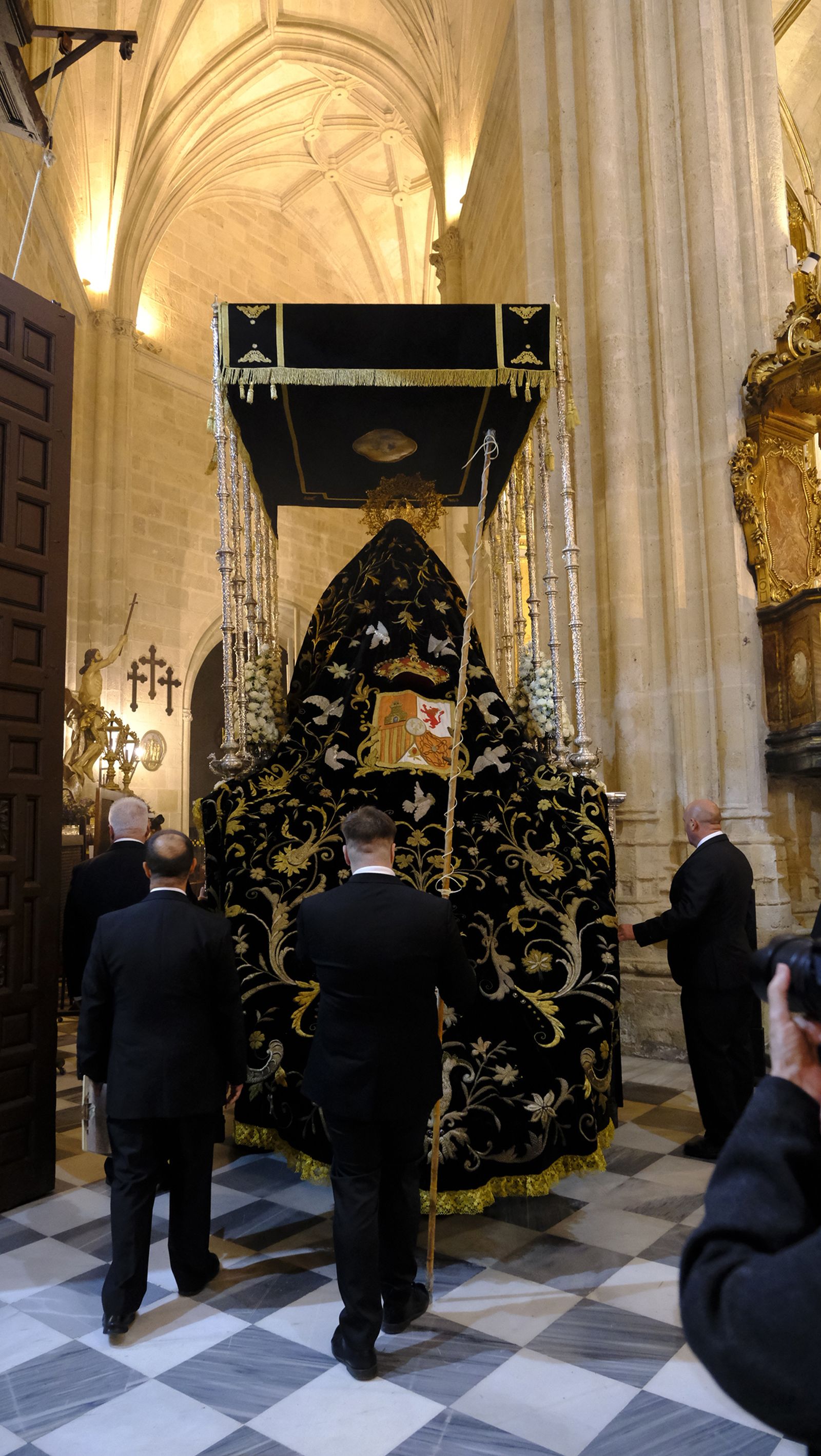 Las mejores imágenes del Santo Sepulcro, en Almería
