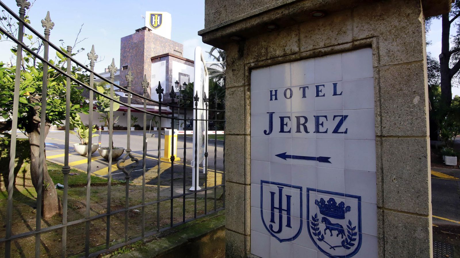 Uno de los hoteles que permanecen cerrados a la espera de la recuperación del turismo.