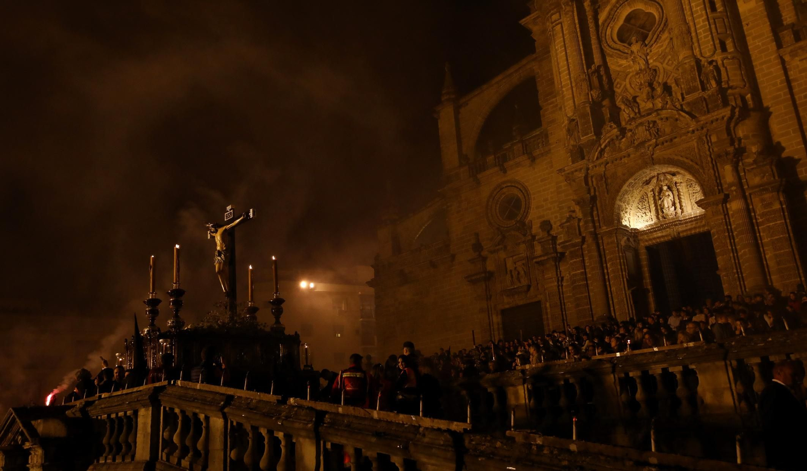 Espectacular recogida de la hermandad de La Viga en la catedral