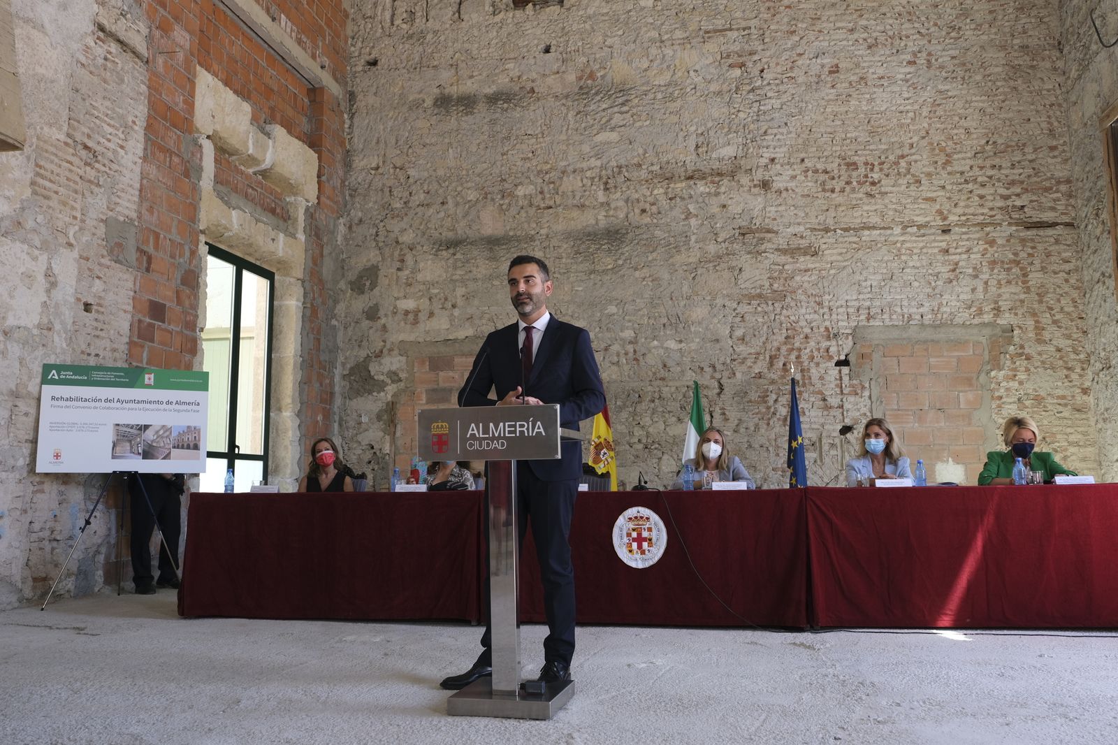 Fotogalería de la firma del convenio de las obras finales del edificio del Ayuntamiento de Almería