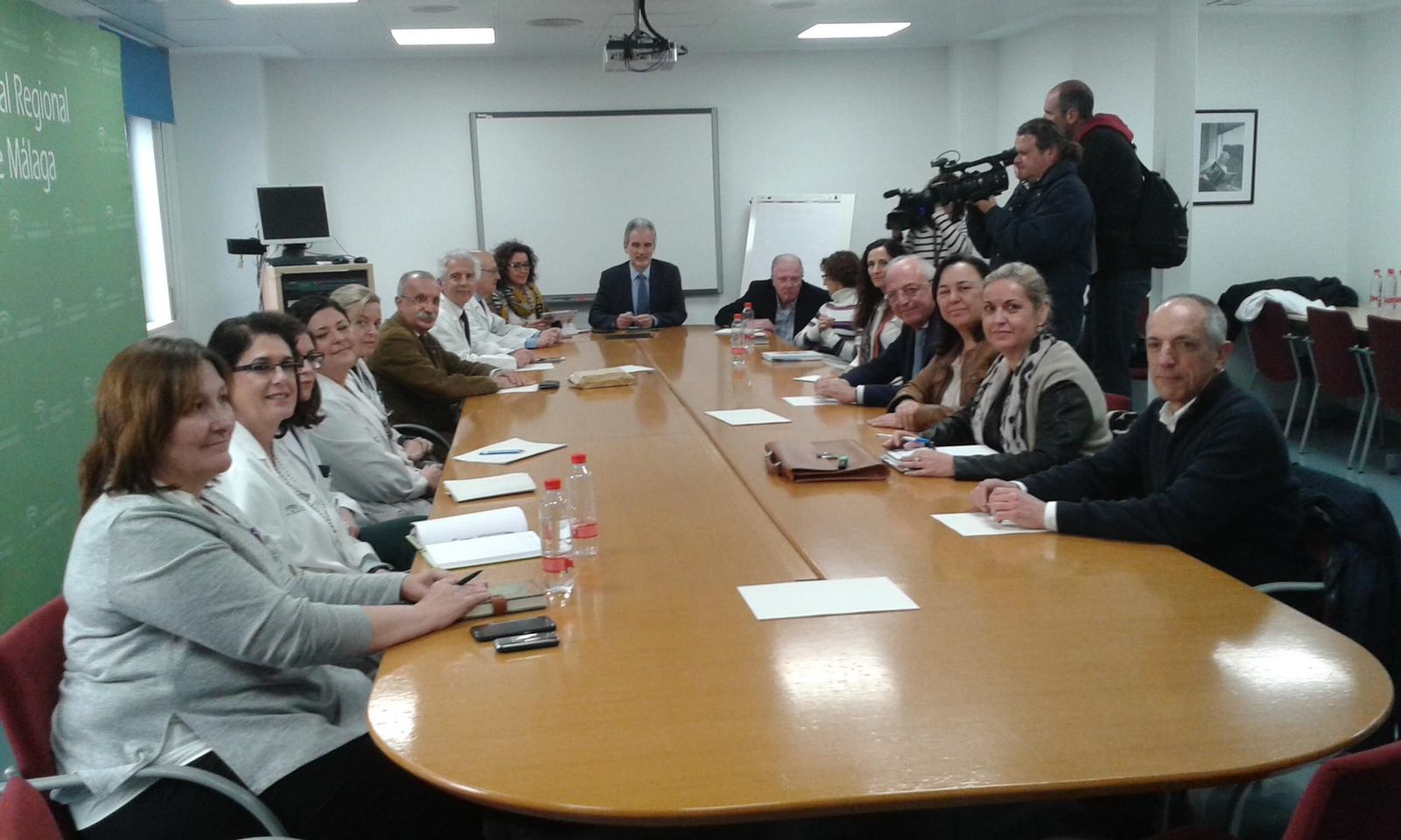 El consejero de Salud preside la primera reunión del grupo de técnicos.