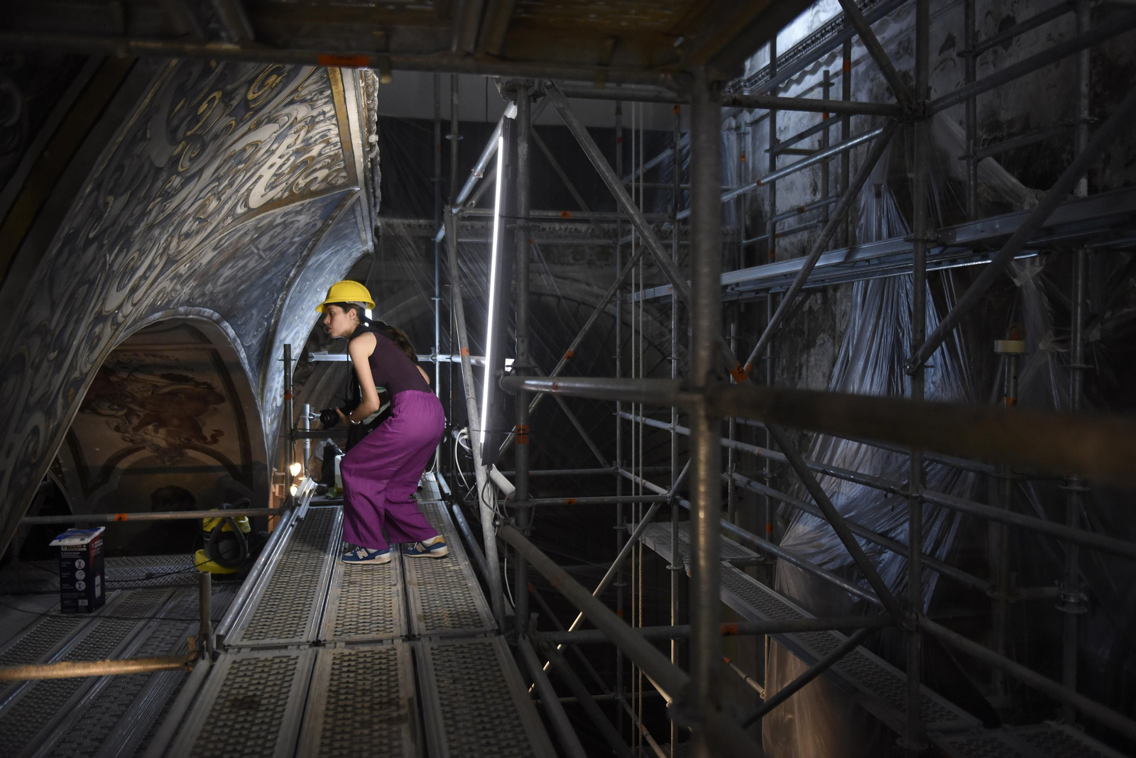 Todas las imágenes de la restauración de las pinturas en la Parroquia de la Magdalena