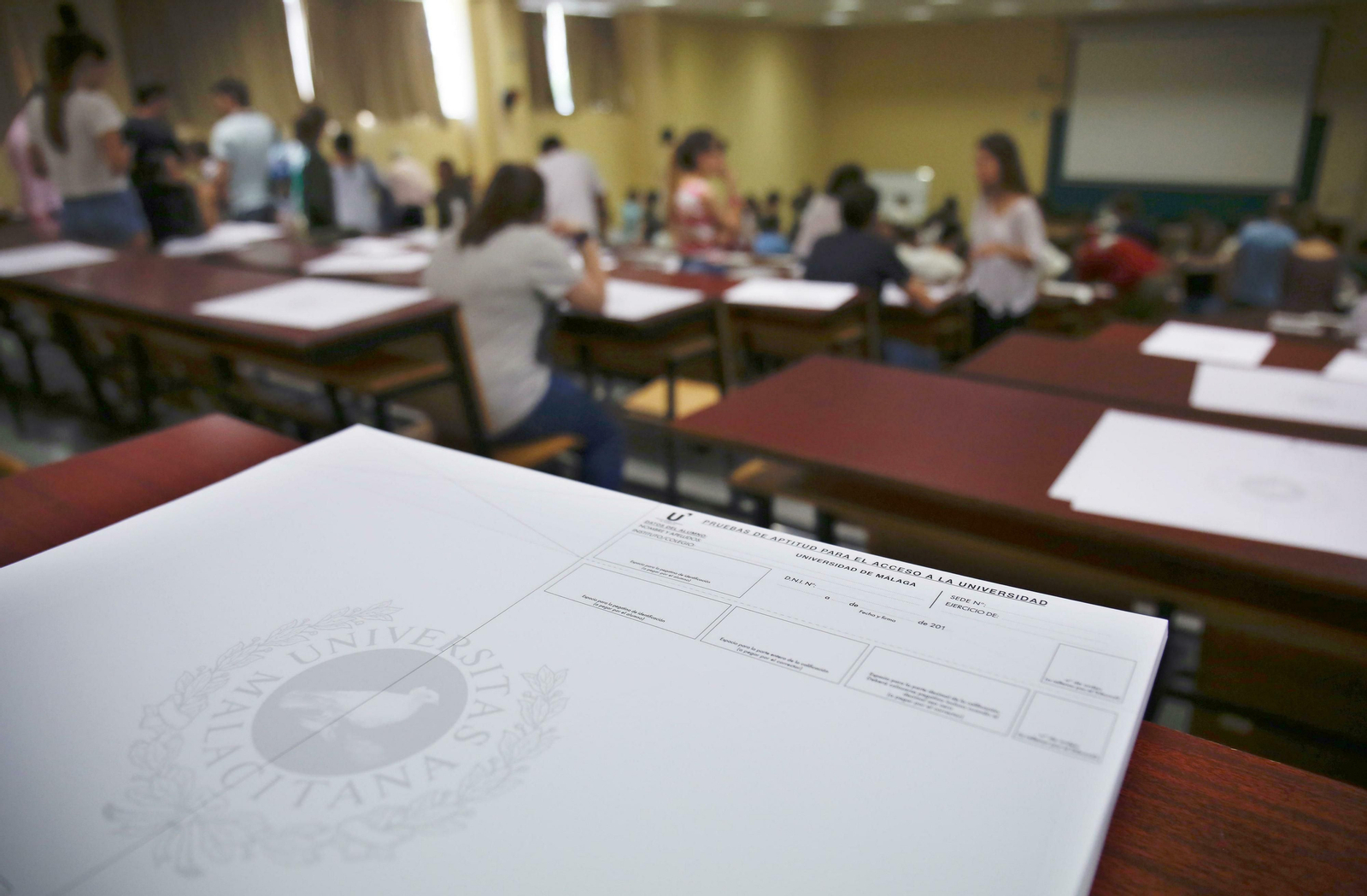 Alumnos realizan el examen de Selectividad en la UMA.