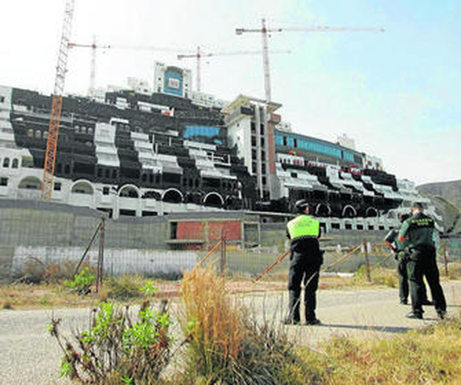 Agentes de la Policía Local de Carboneras y Guardia Civil levantaron un acta con lo ocurrido domingo y lunes.
