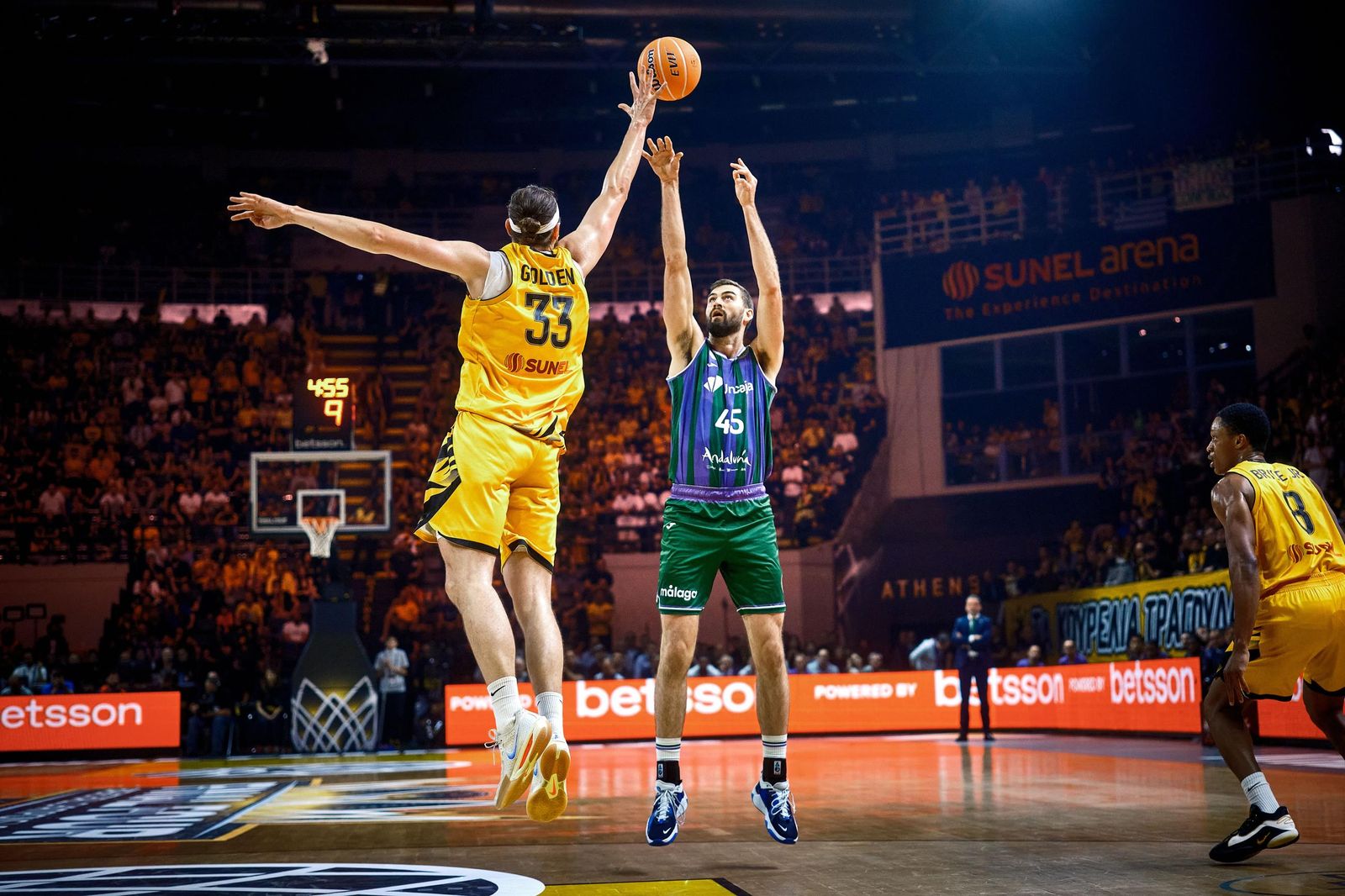 Kravish lanza a canasta