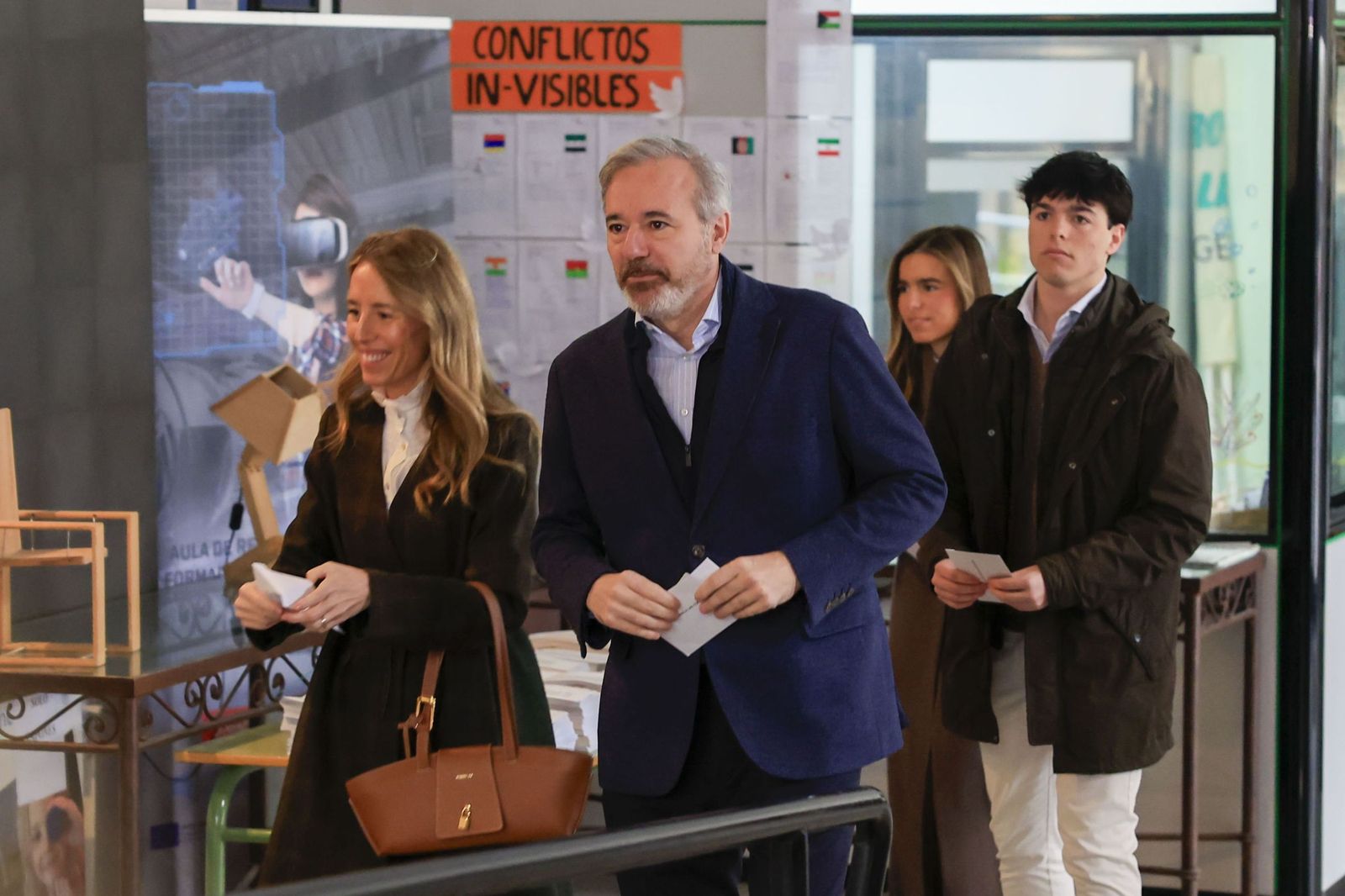 El candidato del PP, Jorge Azcón, este domingo en Zaragoza.