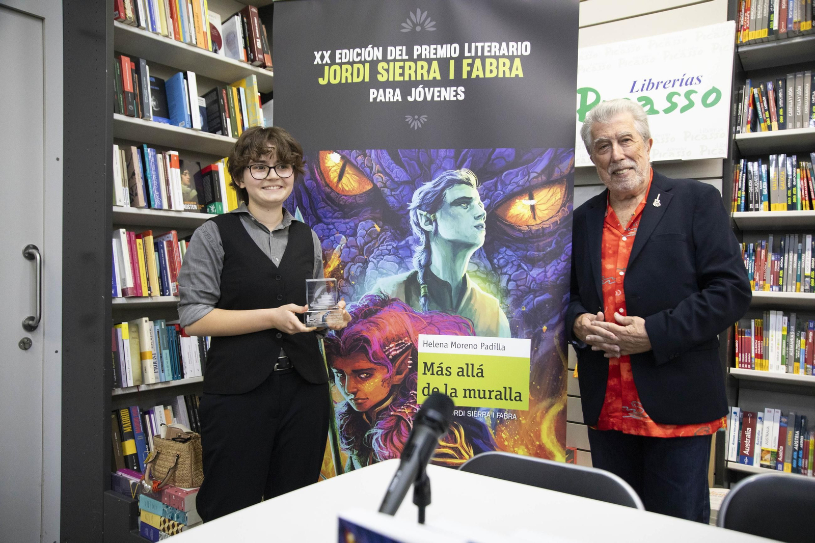 Helena Moreno Padilla recibe el XX Premio Jordi Sierra Fabra para jóvenes escritores en la Librería Picasso de Almería