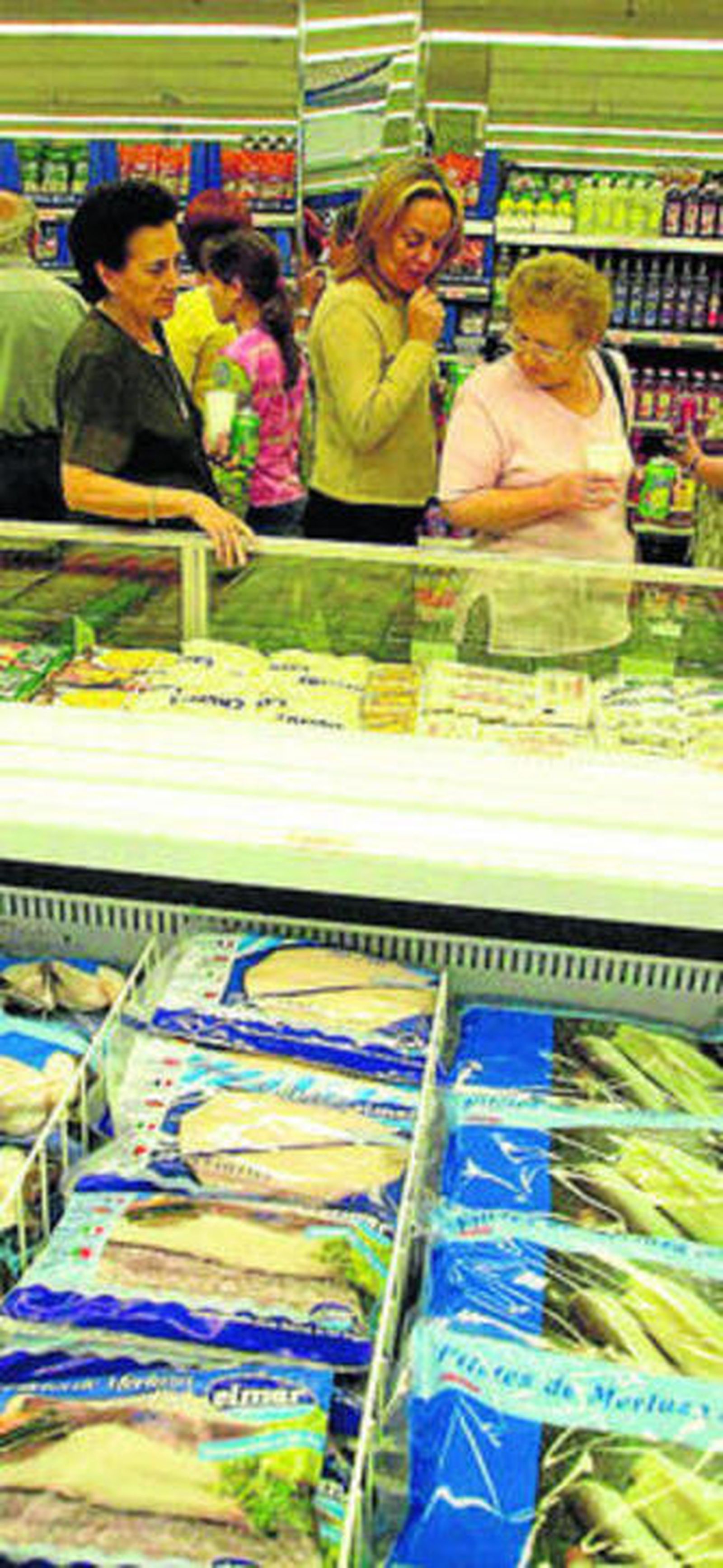 1 y 2. El espectacular incremento del Euríbor y el aumento de los precios, reflejado en el IPC, son los dos capítulos que más están marcando la economía familiar, que ahora tiene que adaptarse también a la subida de los tipos de interés. 3. La gasolina tampoco ha parado de crecer. En comparación con el año pasado, ahora cuesta 9,5 euros más llenar el depósito. 4. La subida del 9% de la factura eléctrica aprobada a principios de año supone, según el Gobierno, un sobrecoste de 3,2 euros por hogar. 5. A principios de abril se aprobó la subida del precio del gas de un 4,3%, lo que implica un gasto extra de 2,3 euros.