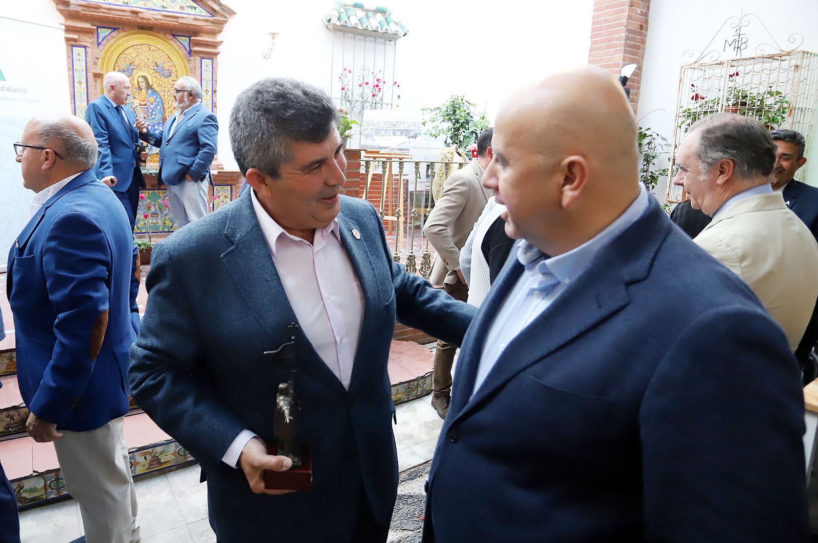 Imágenes del homenaje a 16 peñas taurinas de Huelva