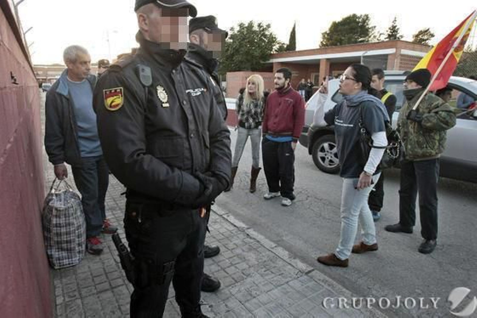 El etarra Fernández Larrinoa sale de la prisión de Puerto I.   Foto: Fito Carreto