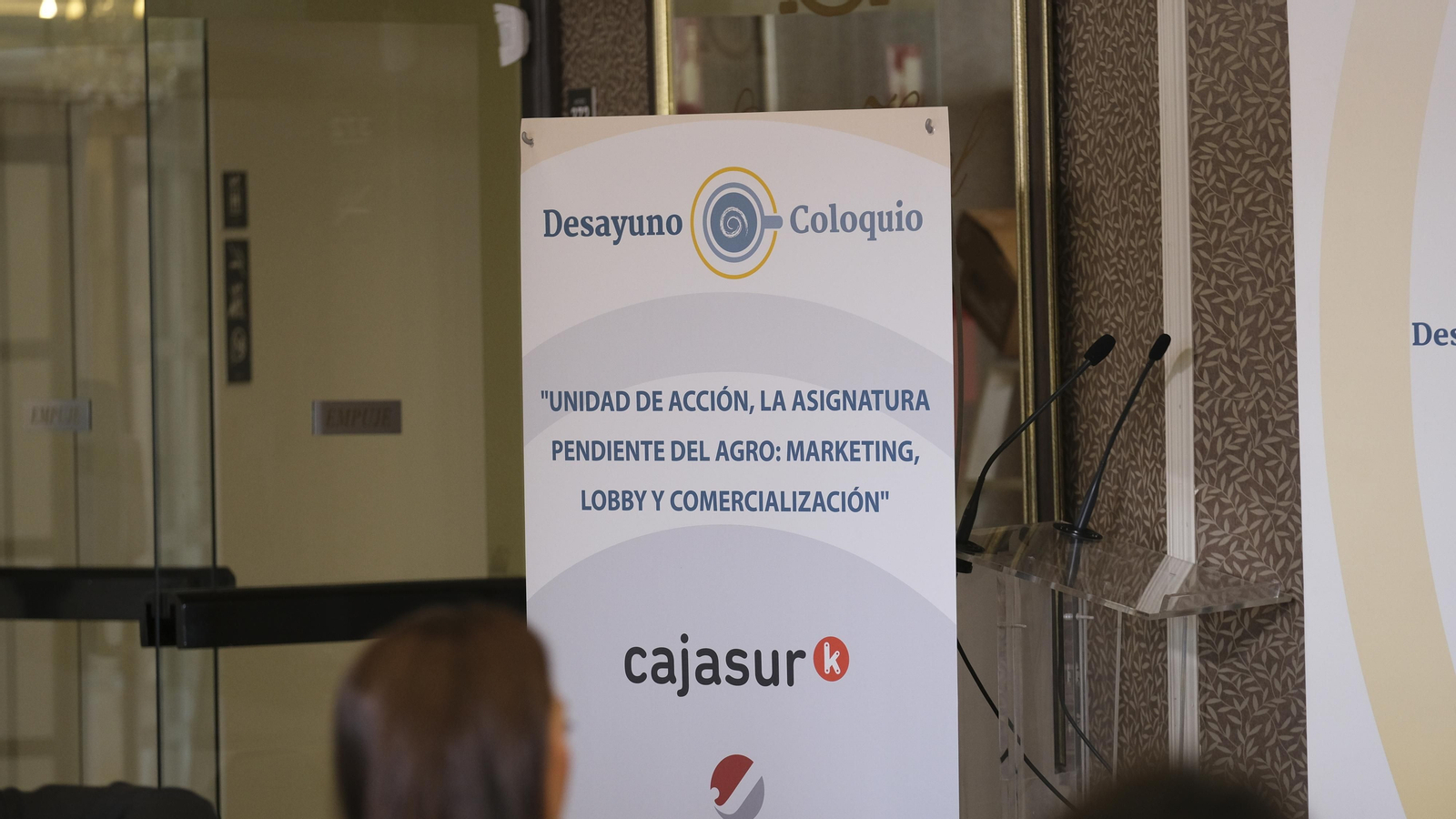 Desayuno coloquio de Grupo Joly y Cajasur, con la participación del ponente Enrique de los Ríos