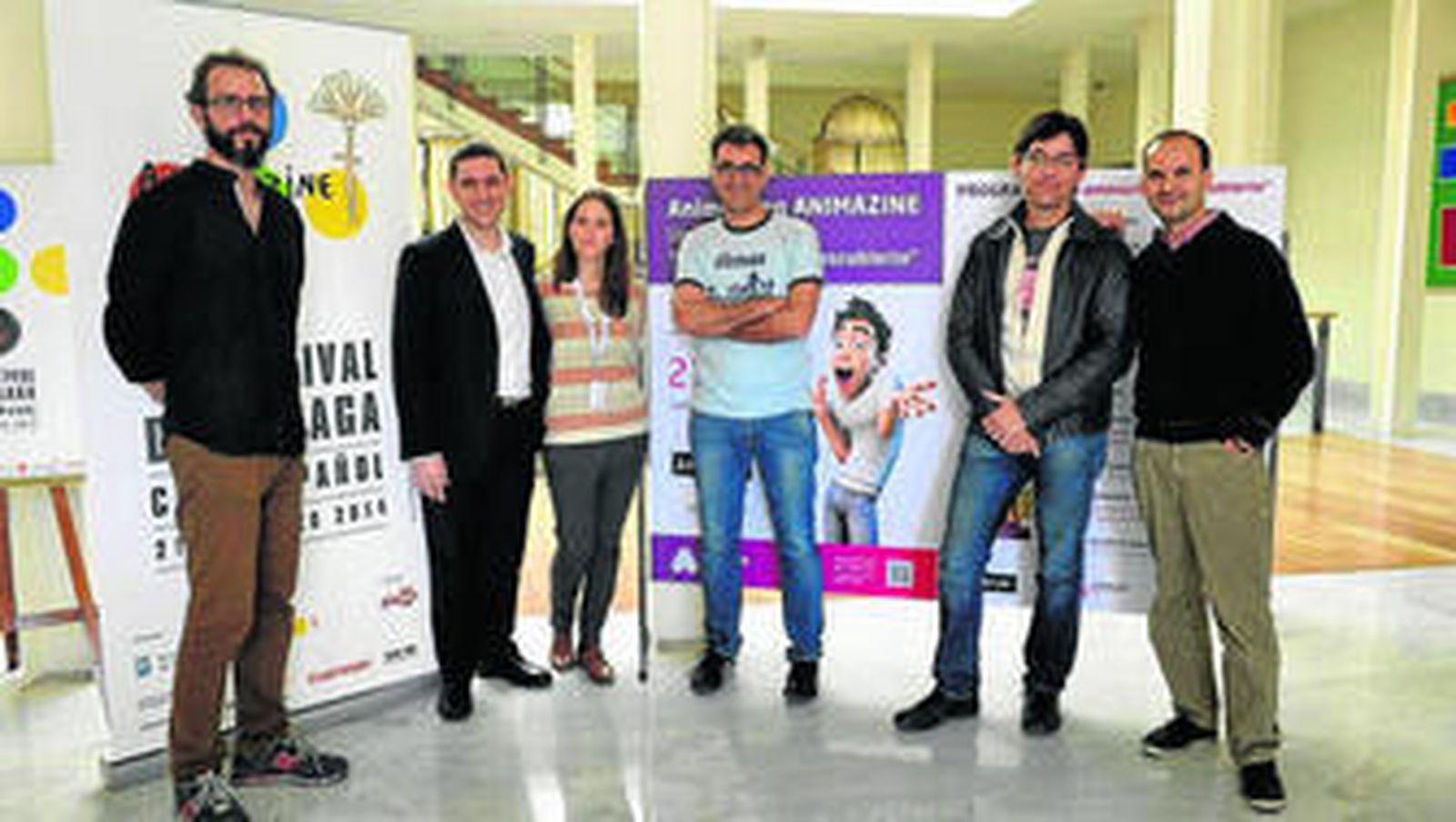 Sicilia, en el centro, junto al resto de participantes en 'Animación al descubierto'.